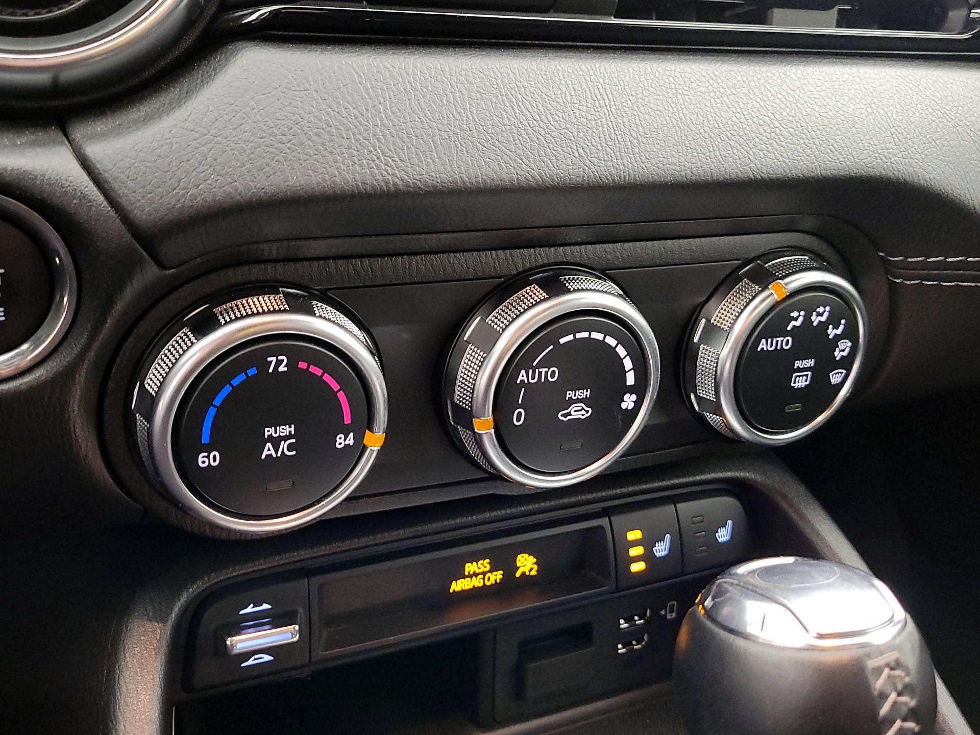 Thumbnail: 2020 Mazda MX-5 Miata - 17