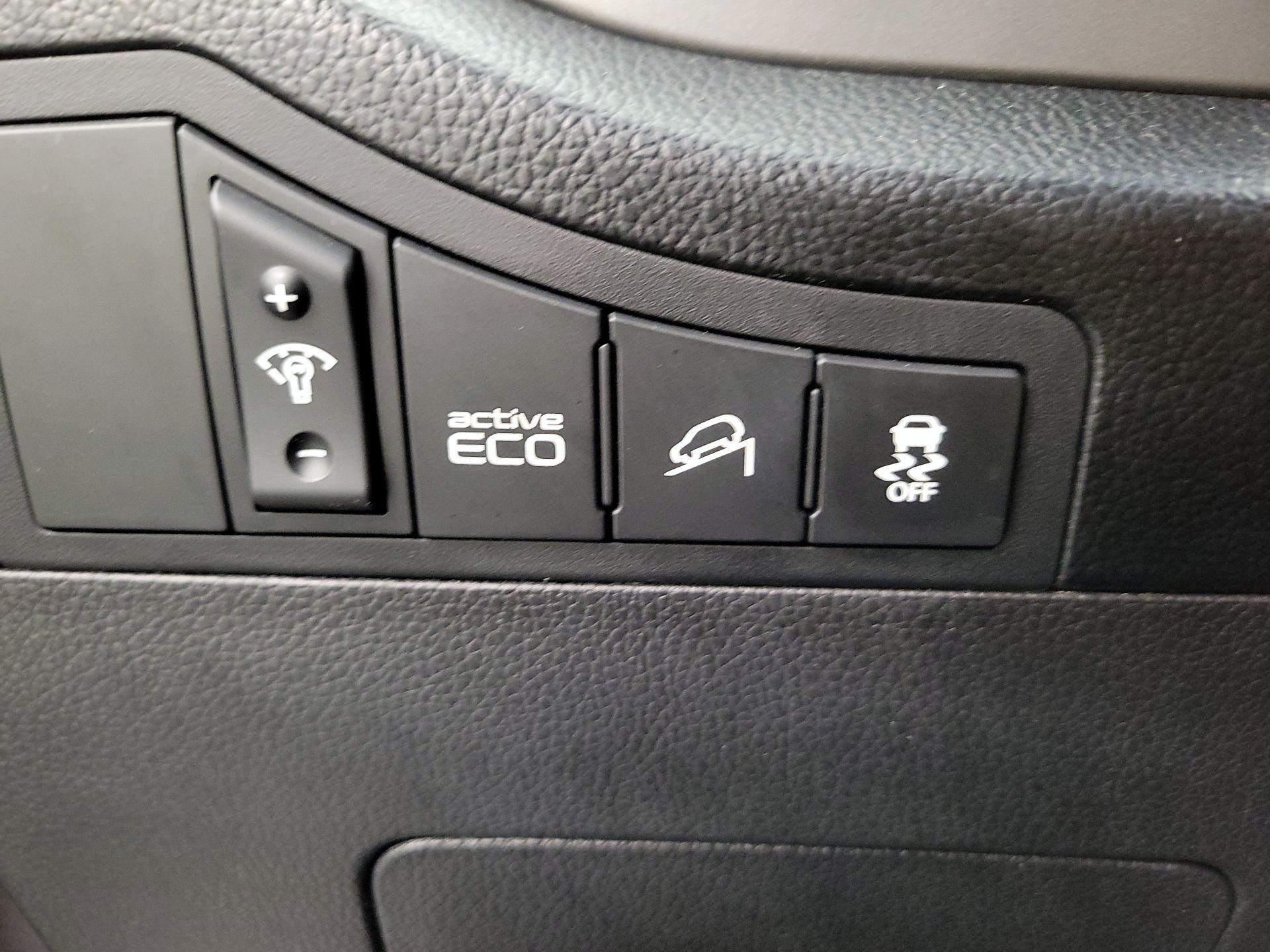 Thumbnail: 2014 Kia Sportage - 13