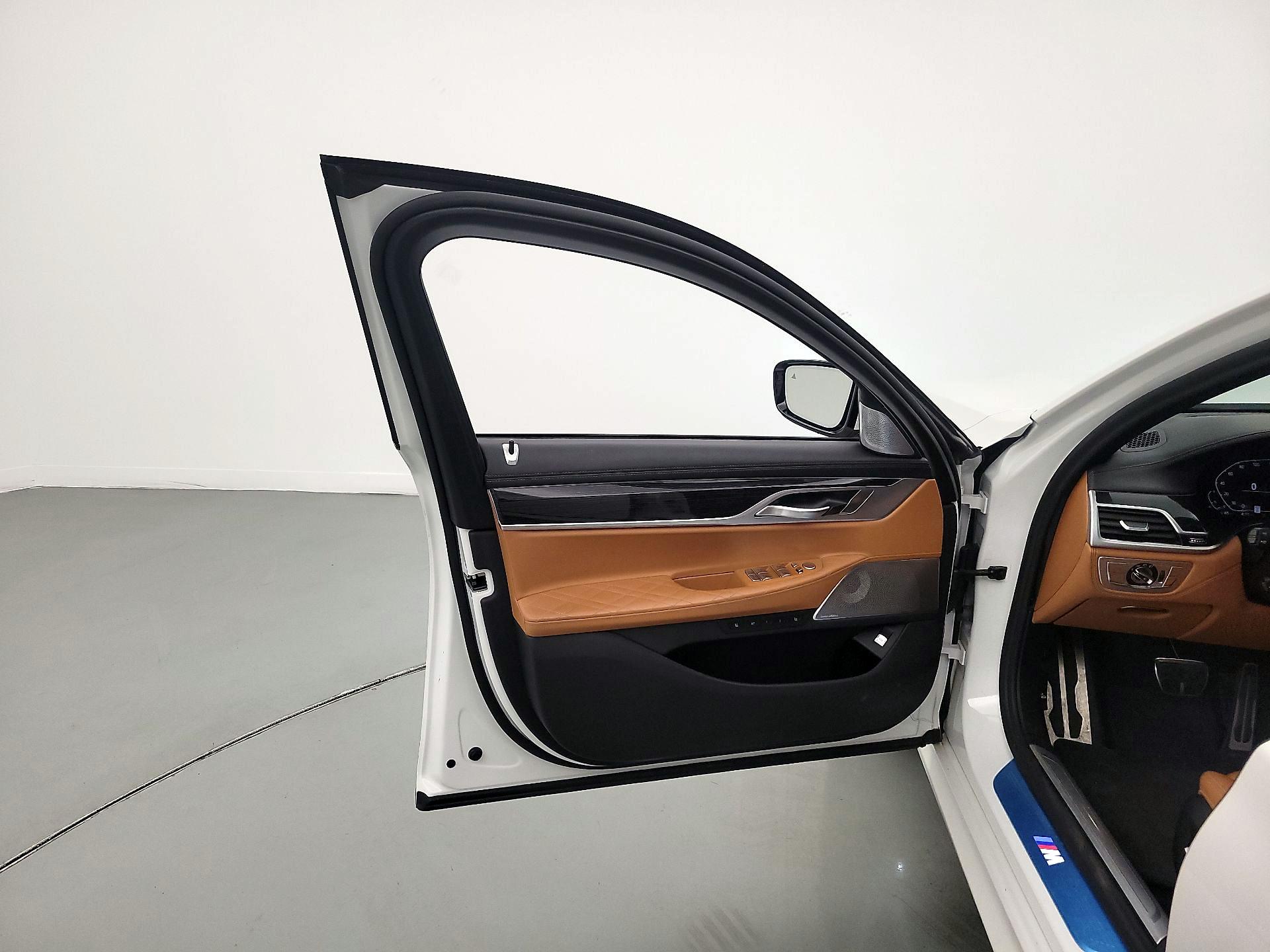 Thumbnail: 2021 BMW 7 Series - 12