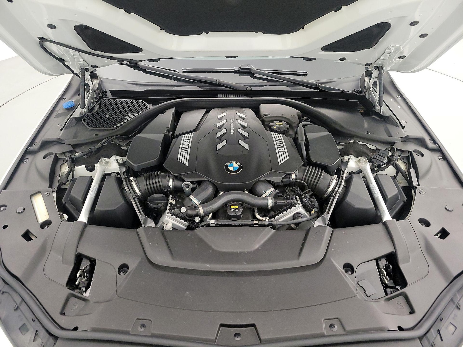 2021 BMW 7 Series 750i - Photo 24