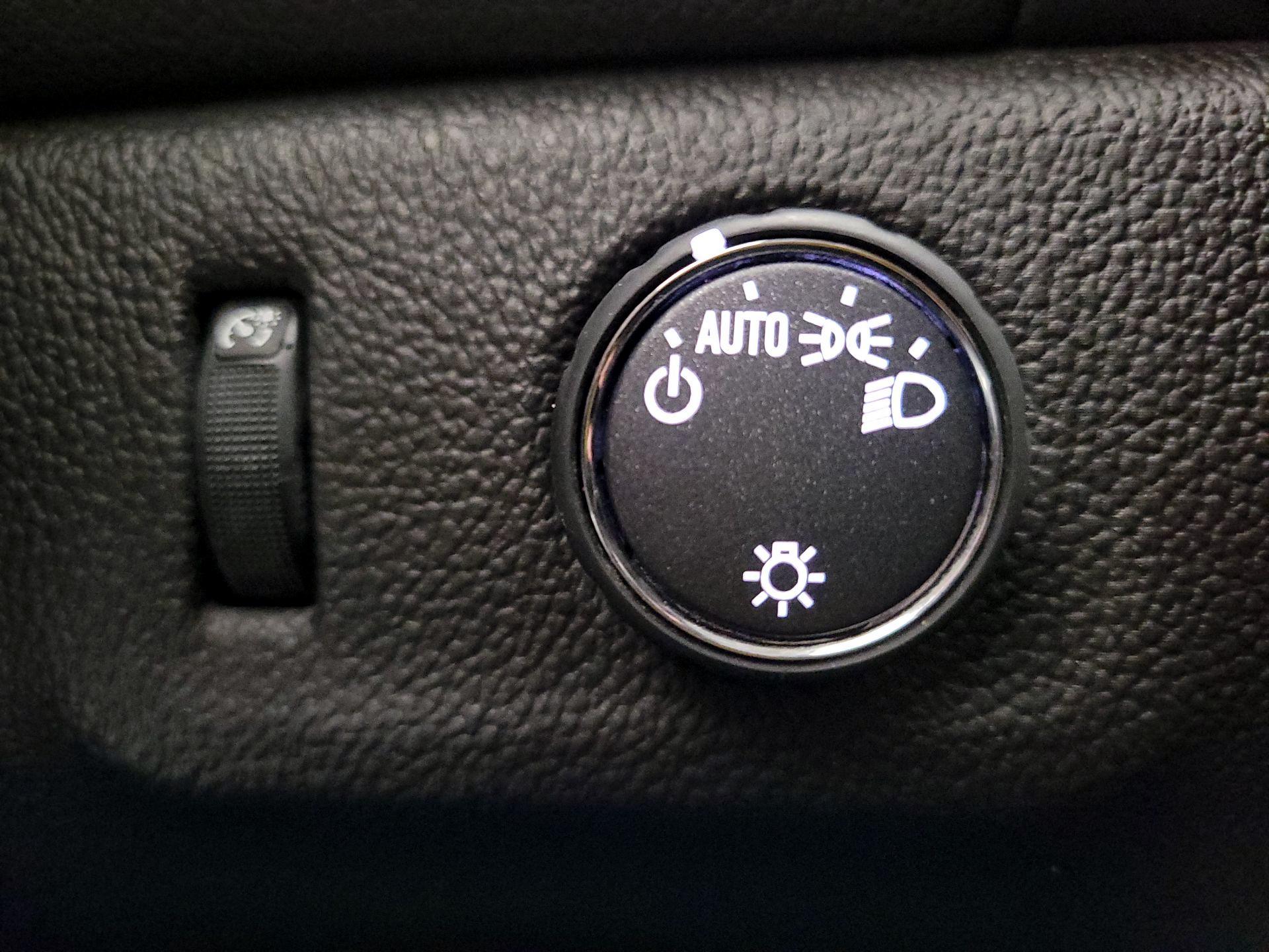 Thumbnail: 2022 Chevrolet Colorado - 13