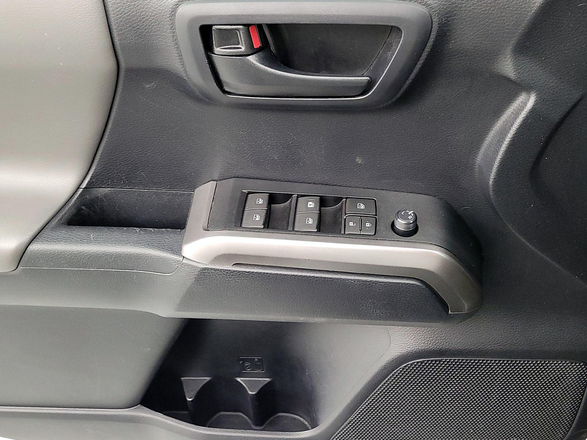 Thumbnail: 2019 Toyota Tacoma - 12