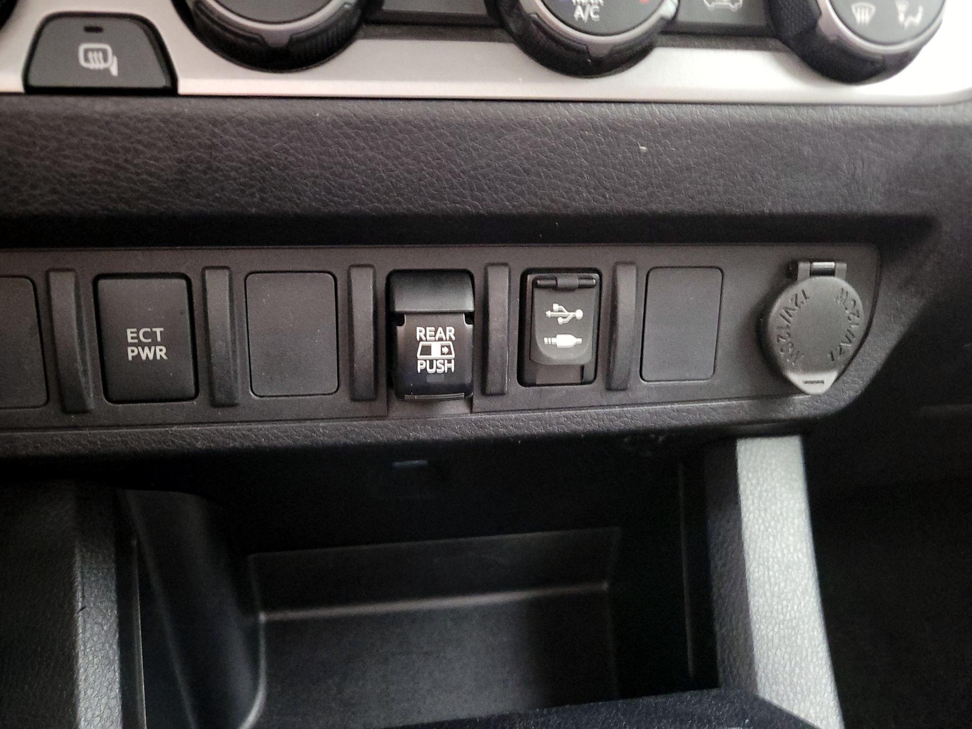 Thumbnail: 2019 Toyota Tacoma - 18