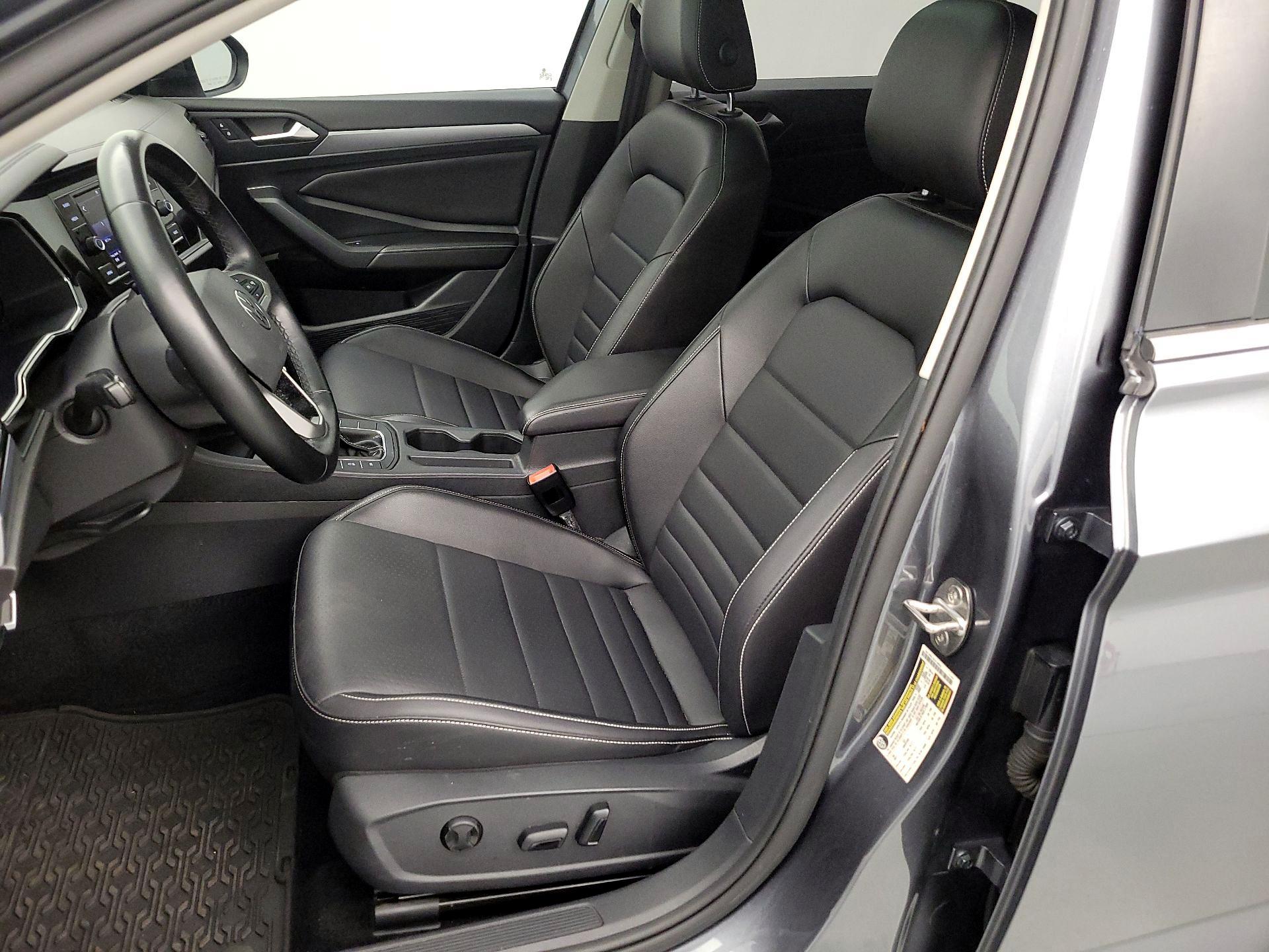 Thumbnail: 2022 Volkswagen Jetta - 11