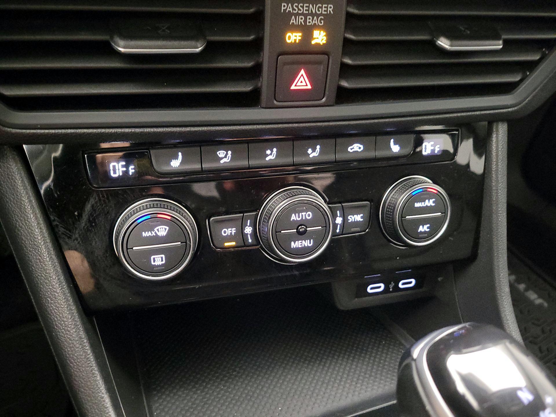 Thumbnail: 2022 Volkswagen Jetta - 16