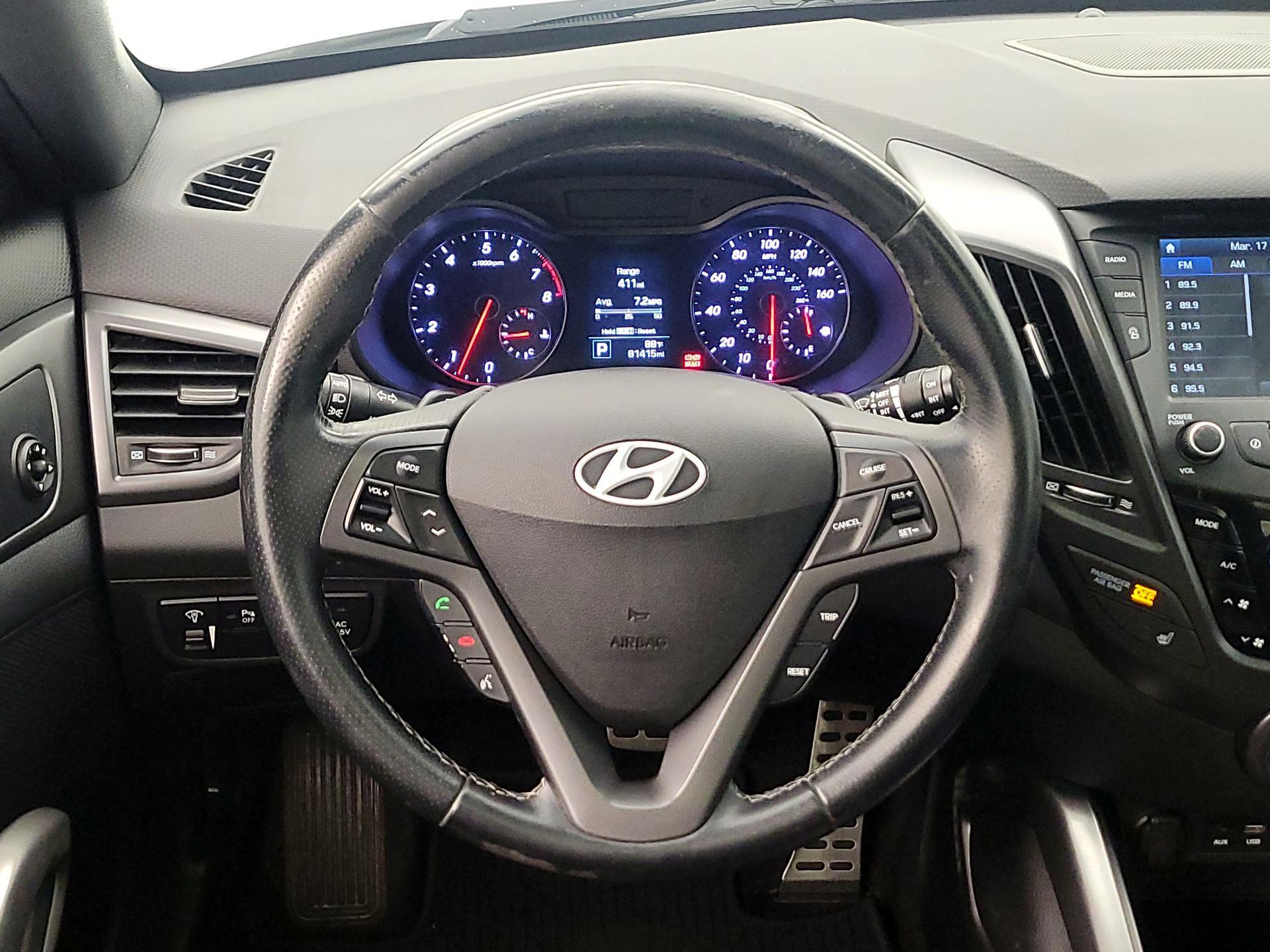 Thumbnail: 2016 Hyundai Veloster - 10