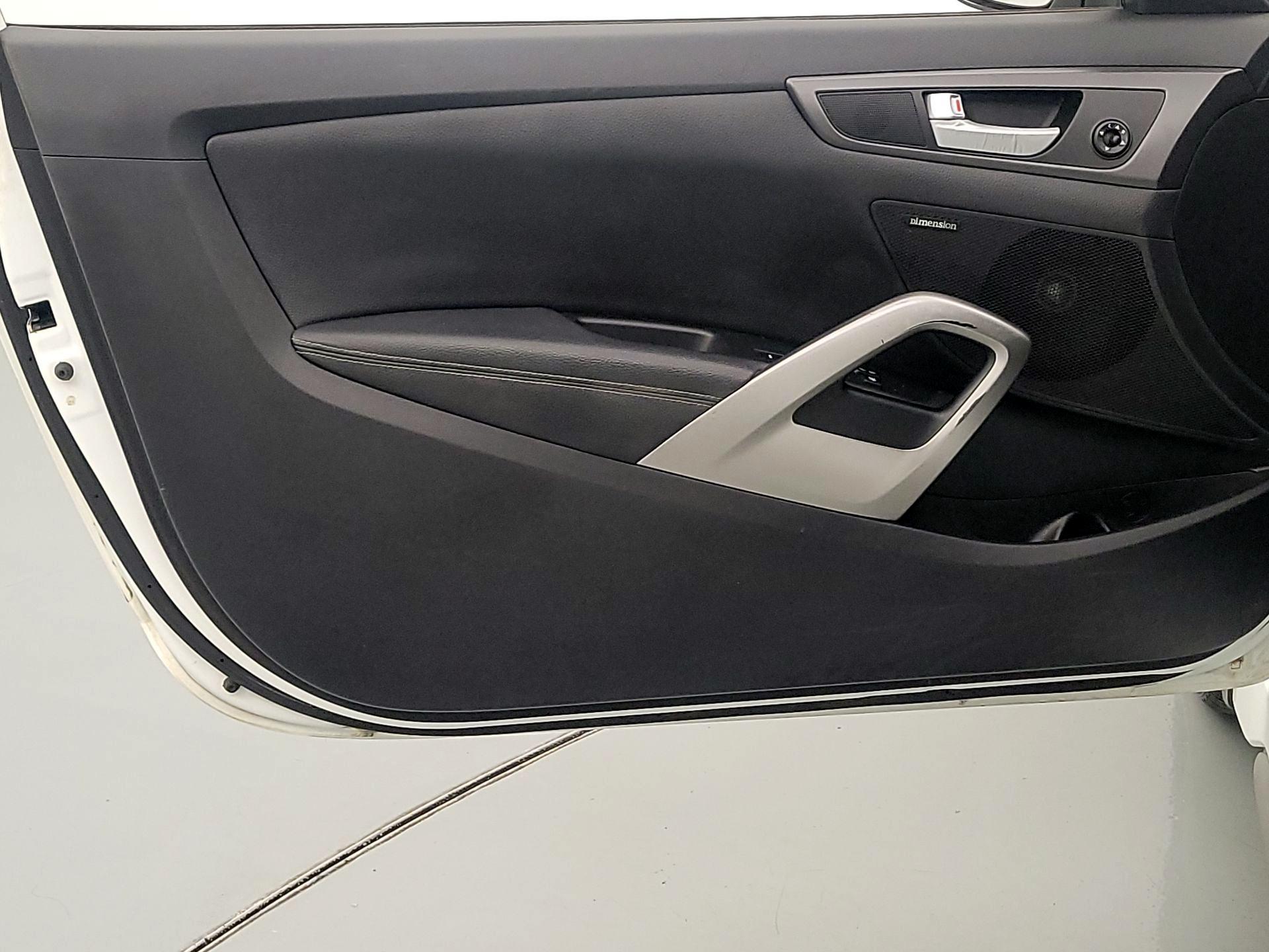 Thumbnail: 2016 Hyundai Veloster - 12