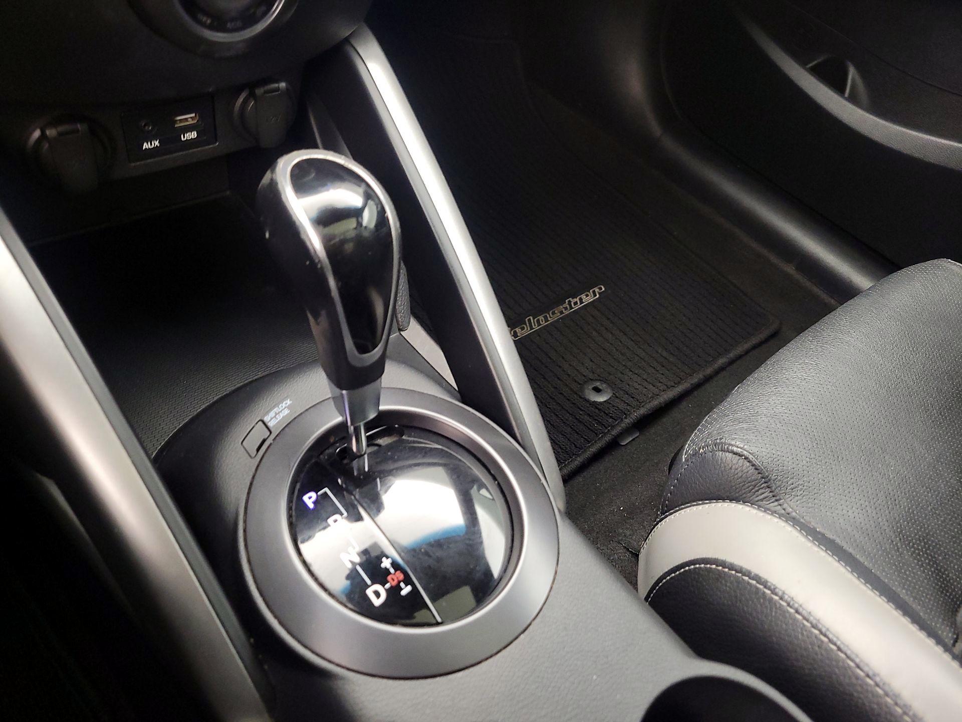 Thumbnail: 2016 Hyundai Veloster - 18