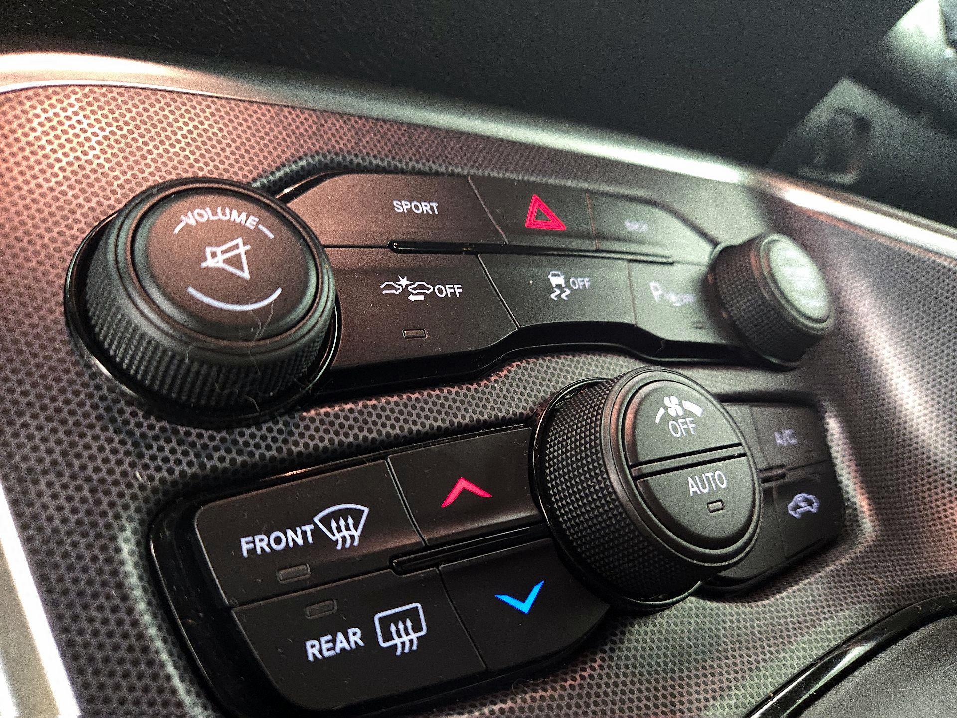 Thumbnail: 2015 Dodge Challenger - 17