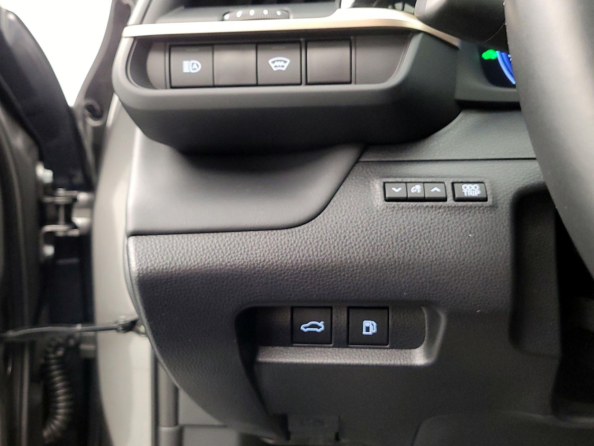 Thumbnail: 2025 Toyota Crown - 13