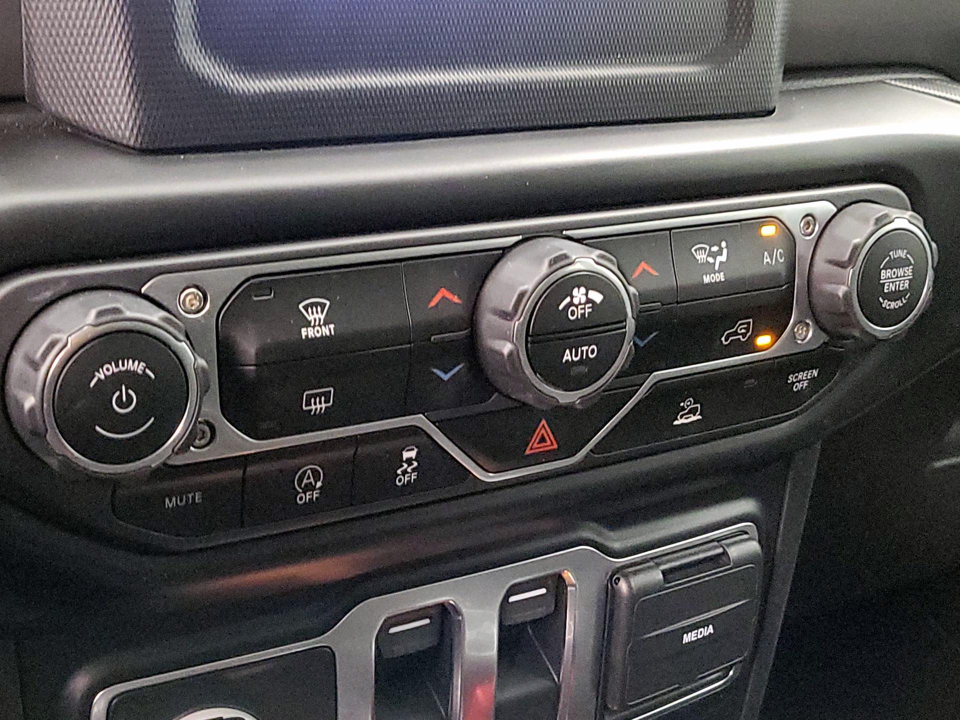 Thumbnail: 2022 Jeep Wrangler - 16