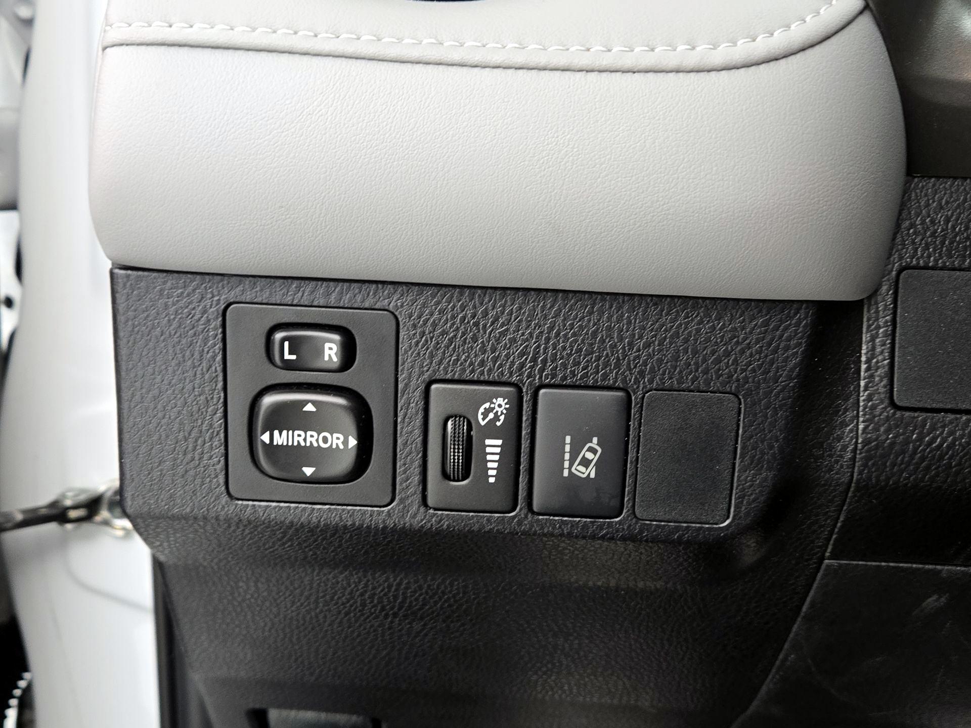 Thumbnail: 2018 Toyota RAV4 - 13