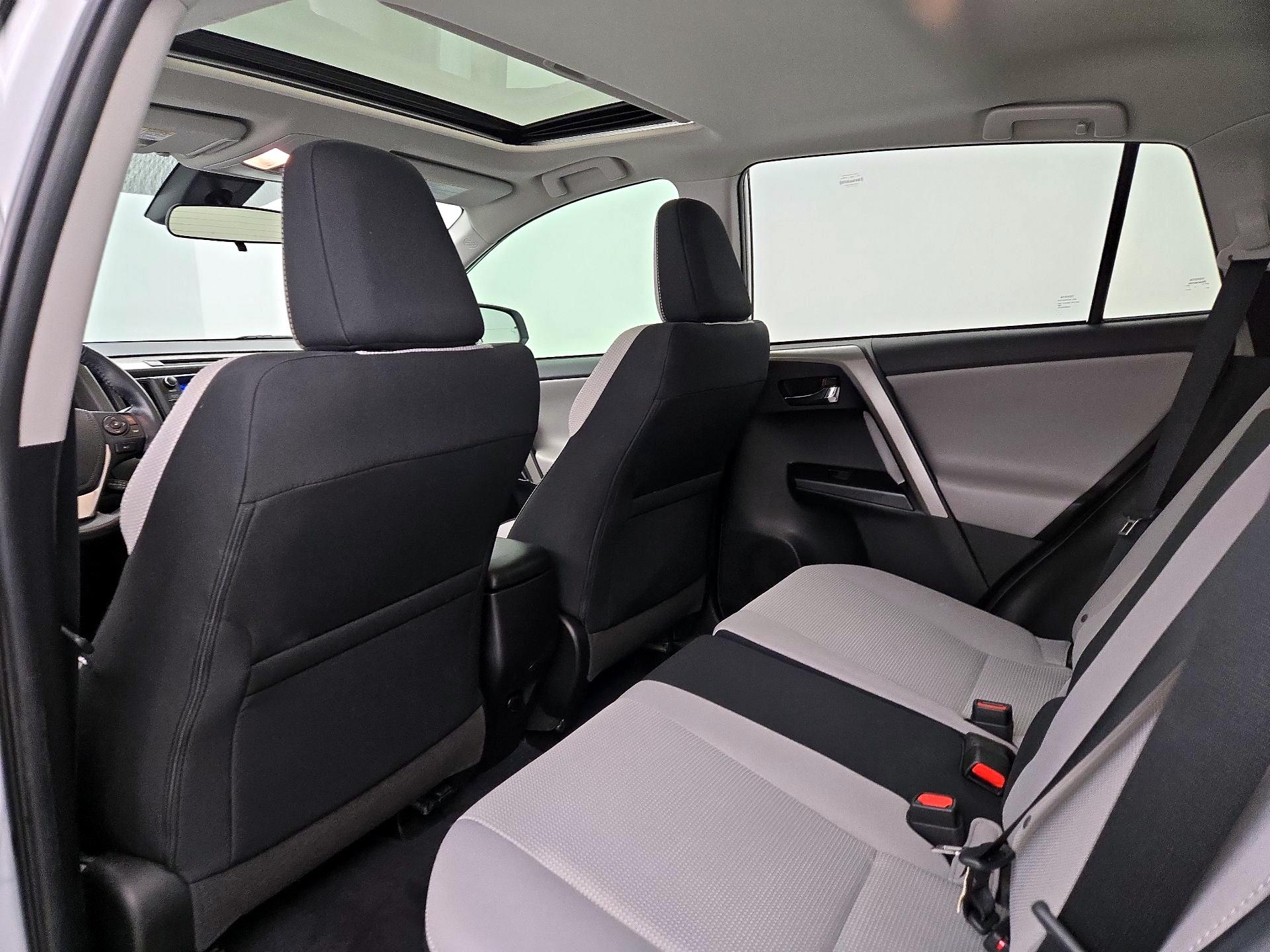 Thumbnail: 2018 Toyota RAV4 - 20