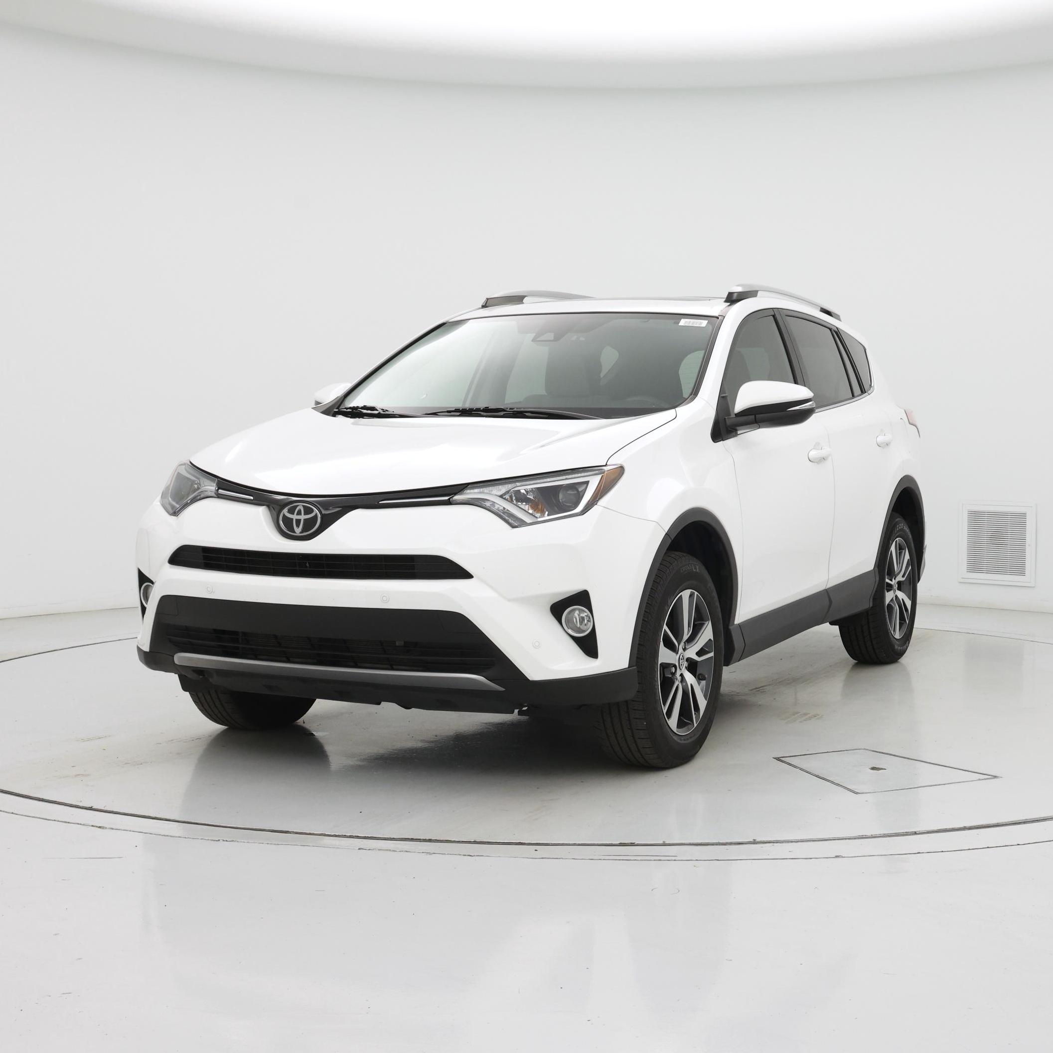 Thumbnail: 2018 Toyota RAV4 - 4