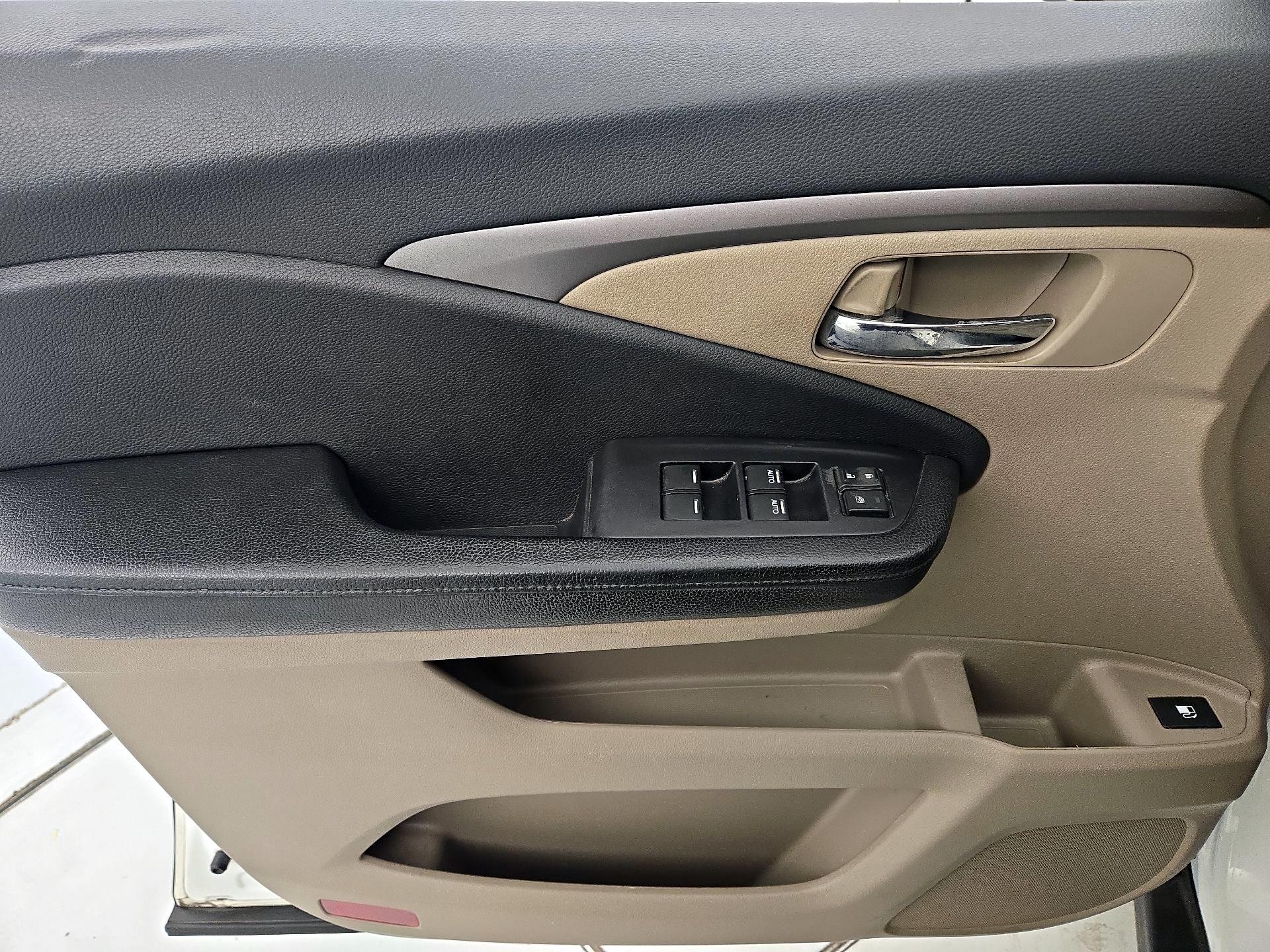 Thumbnail: 2018 Honda Pilot - 12