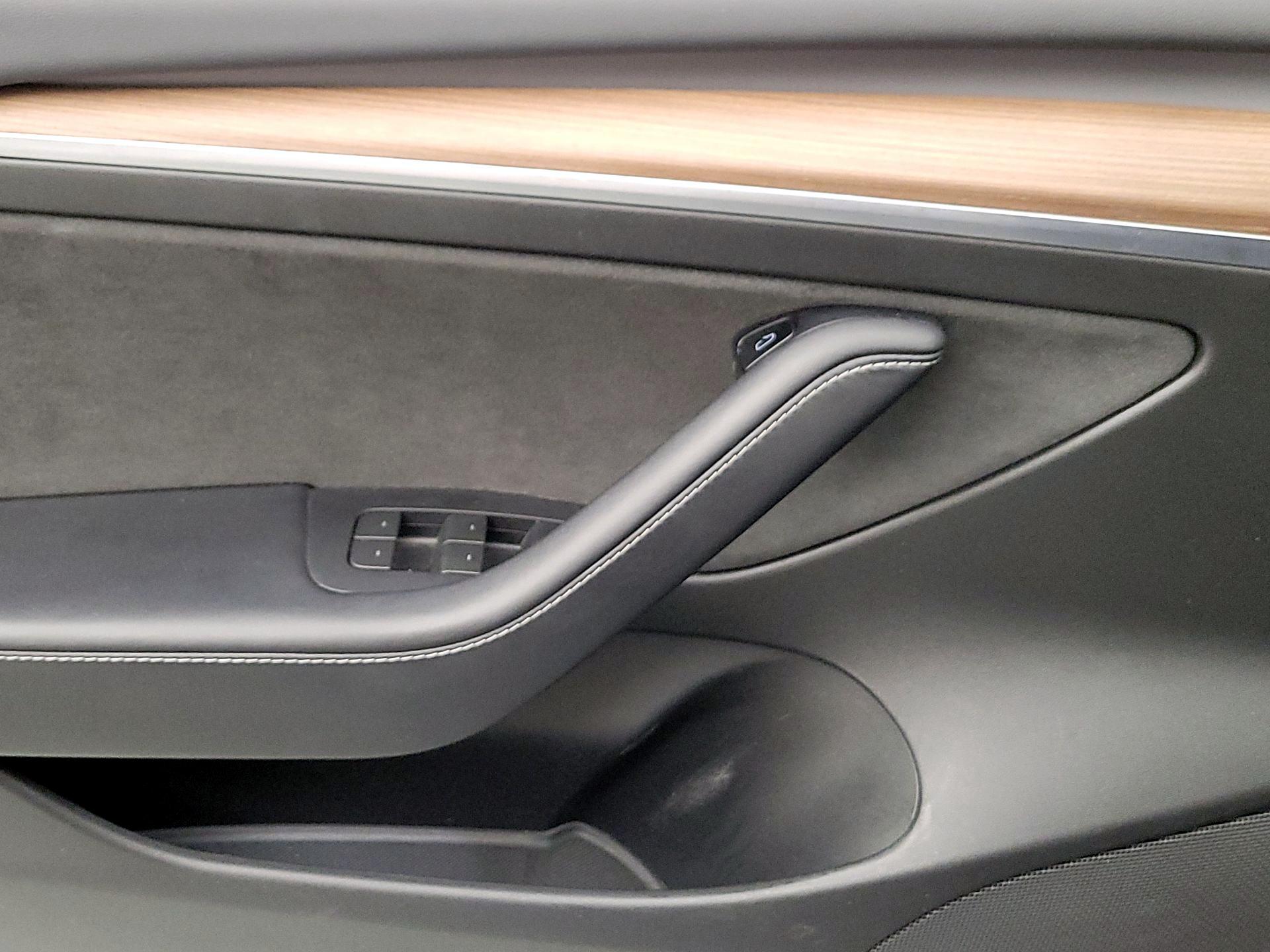 Thumbnail: 2022 Tesla Model 3 - 12