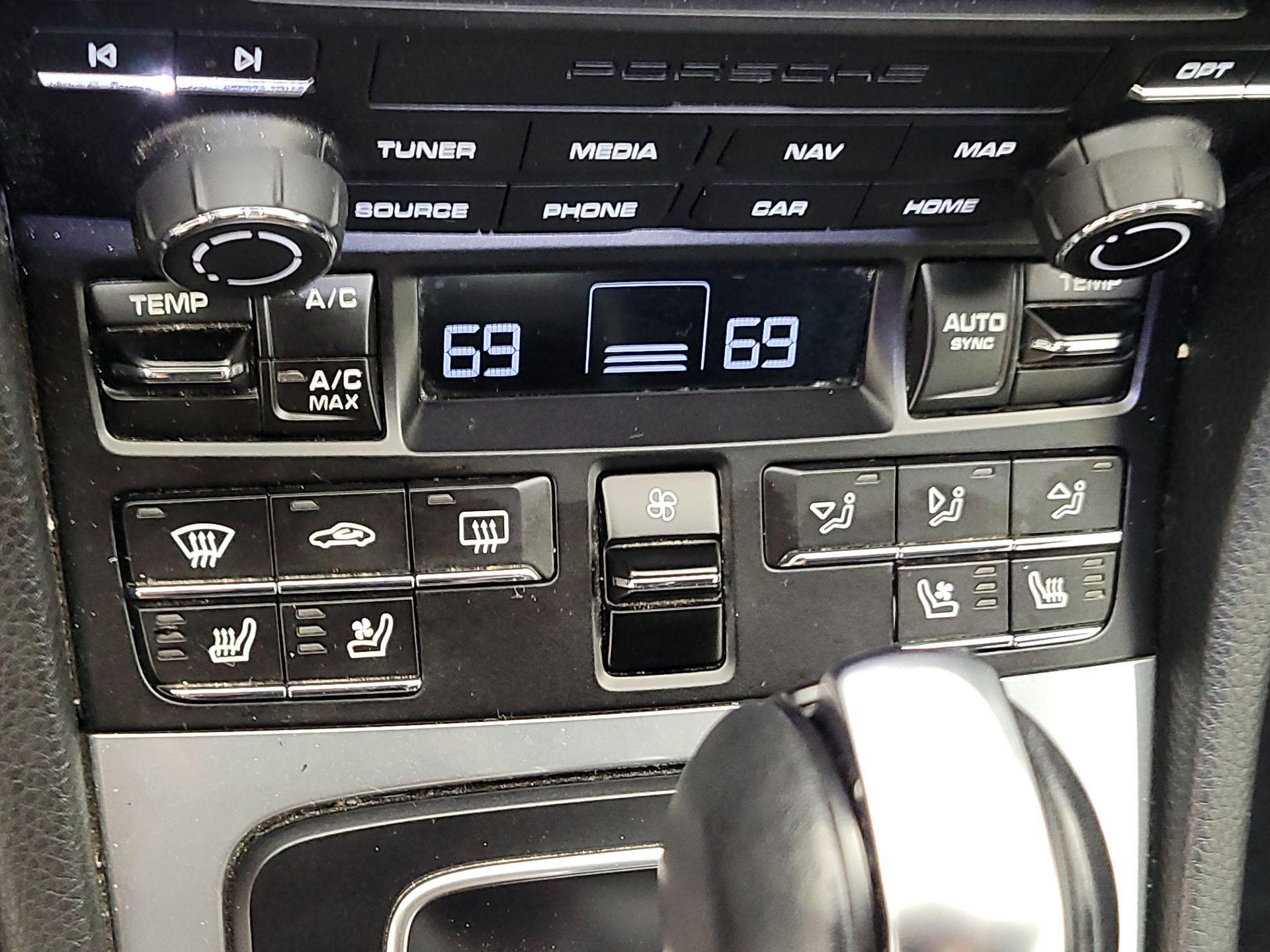 Thumbnail: 2022 Porsche 718 Boxster - 16