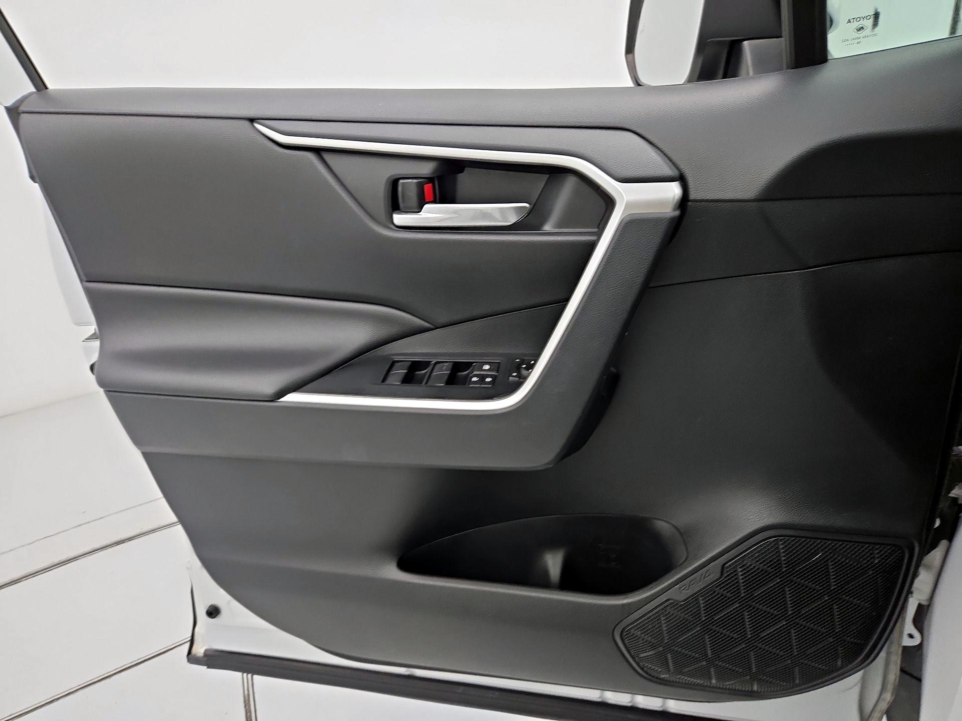 Thumbnail: 2019 Toyota RAV4 - 12