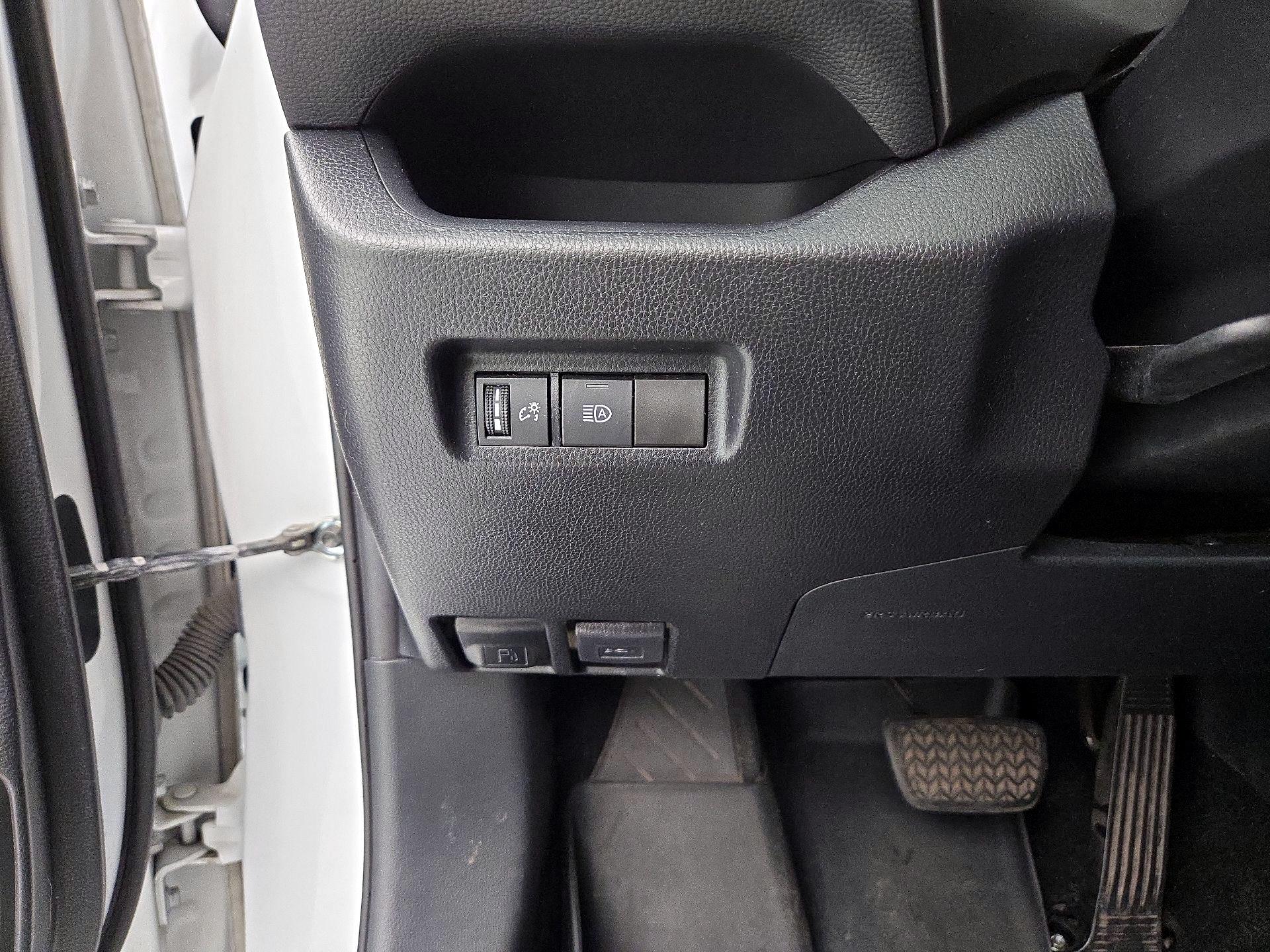 Thumbnail: 2019 Toyota RAV4 - 13