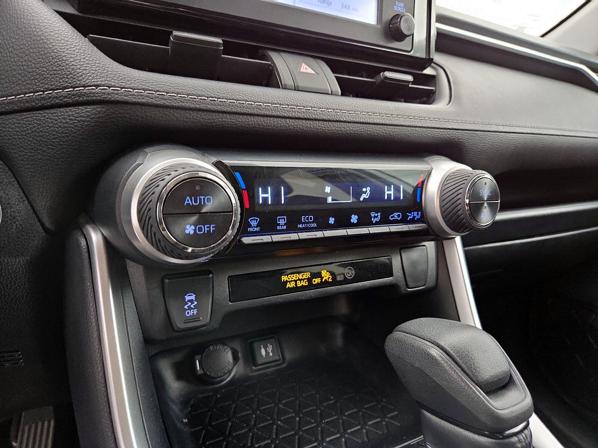 Thumbnail: 2019 Toyota RAV4 - 16