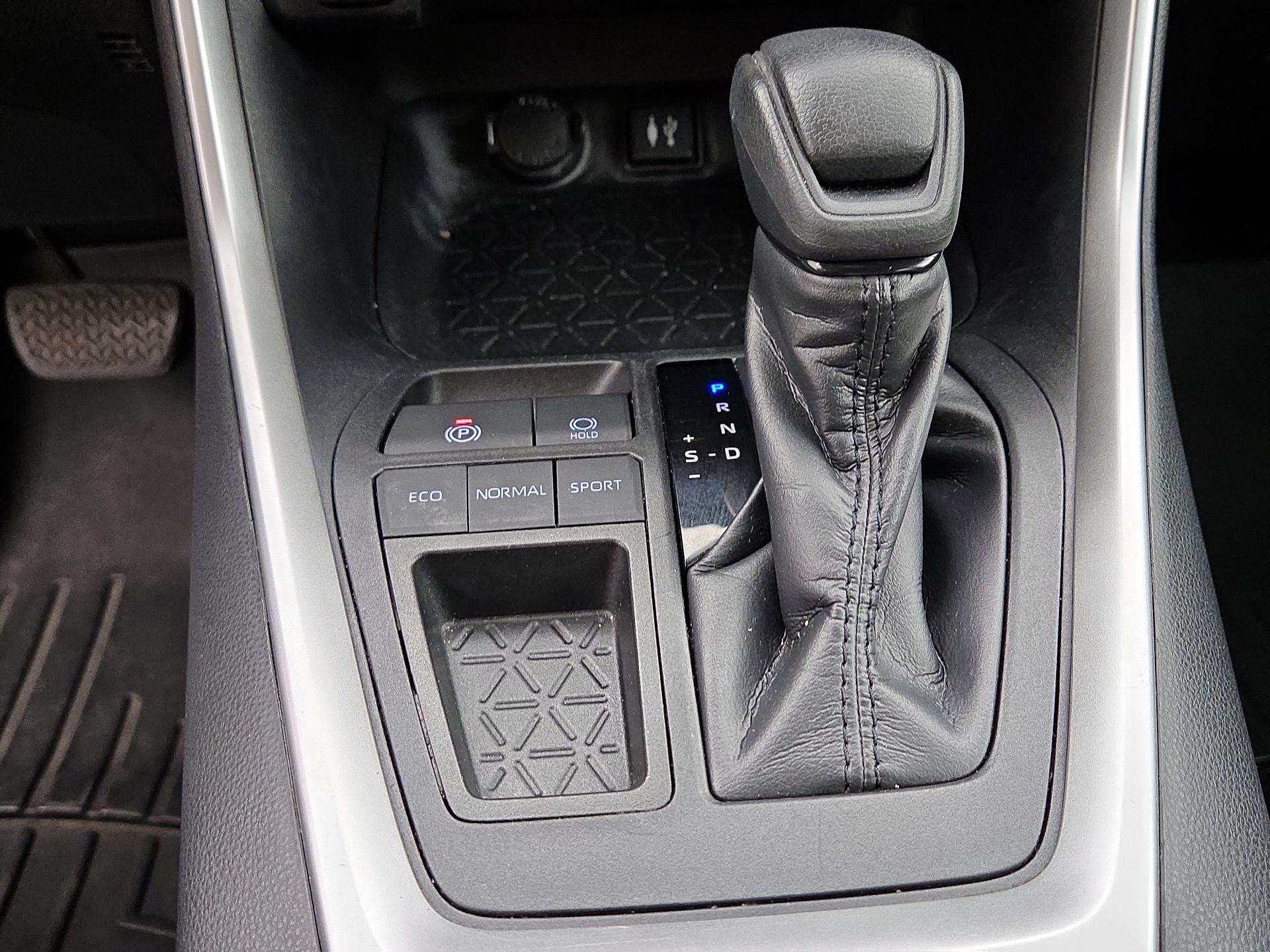 Thumbnail: 2019 Toyota RAV4 - 17