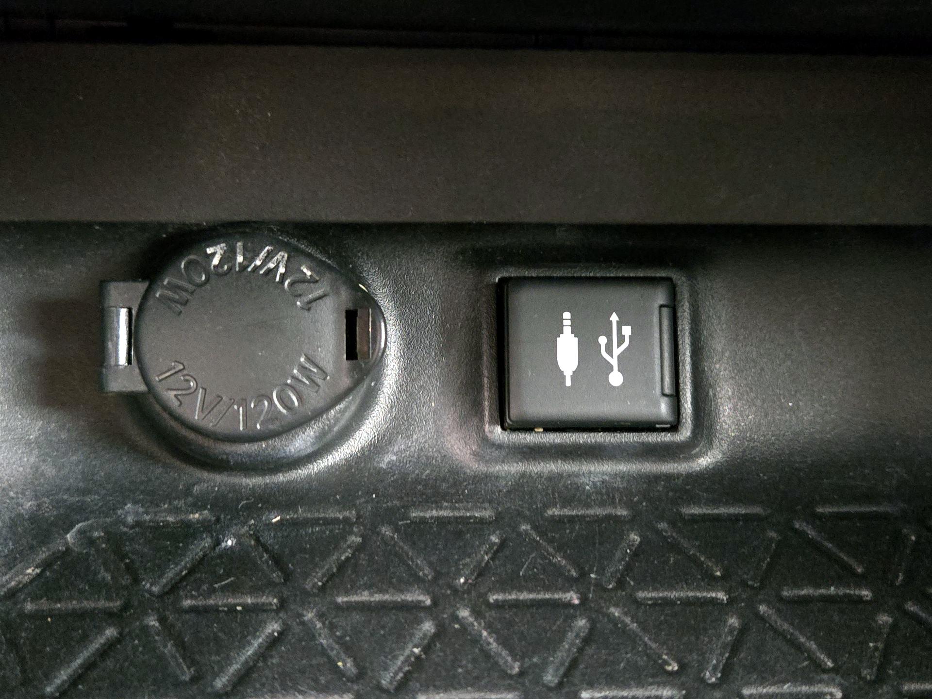 Thumbnail: 2019 Toyota RAV4 - 18