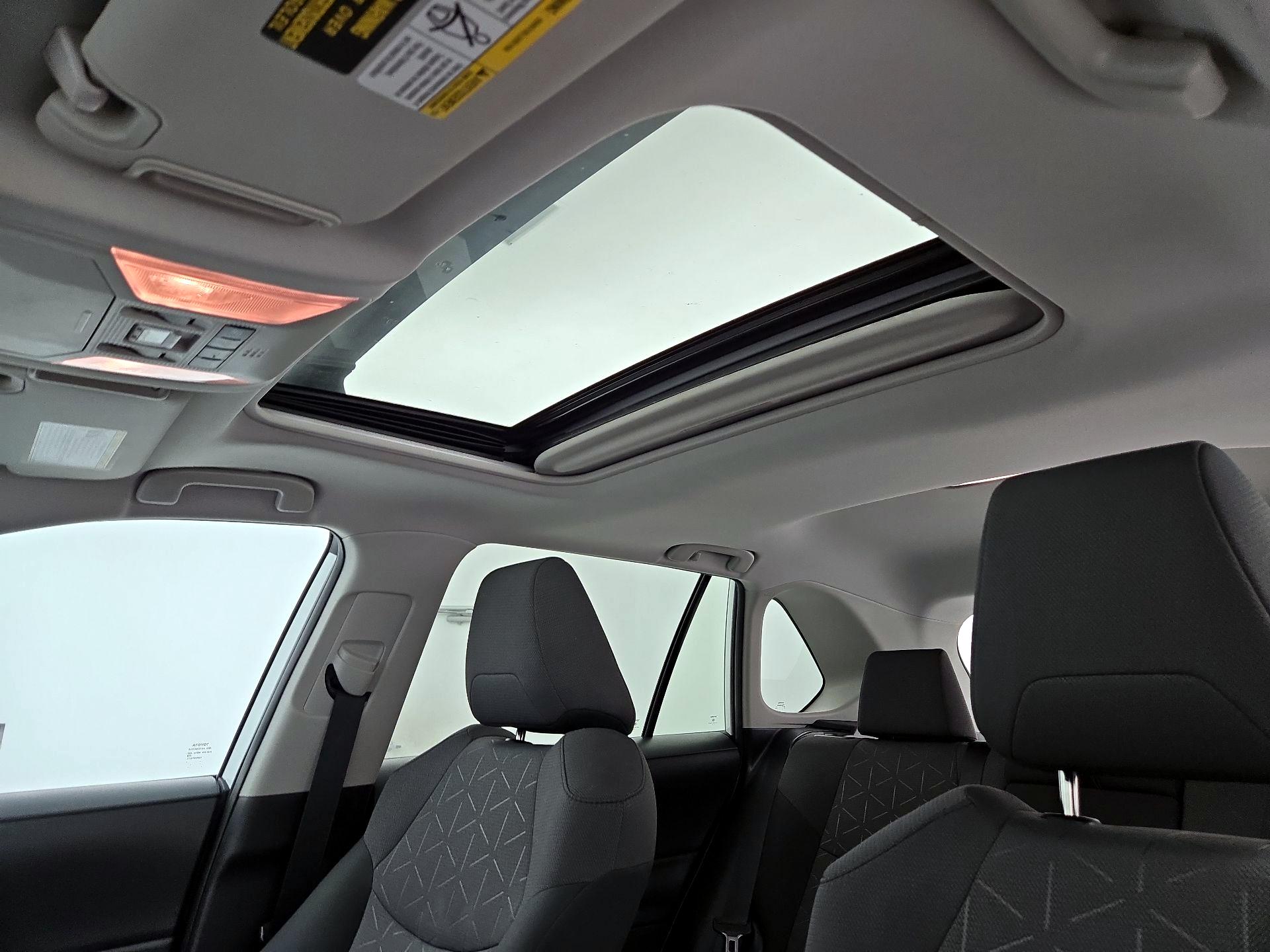 Thumbnail: 2019 Toyota RAV4 - 19