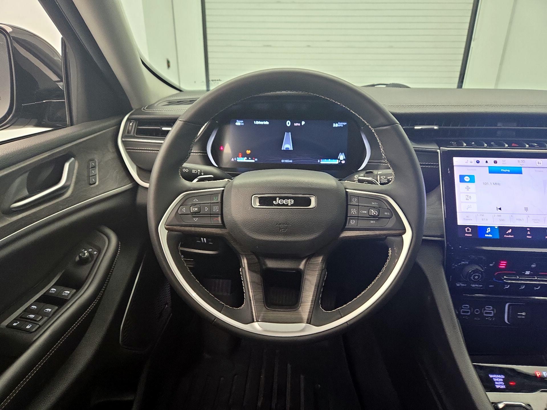 Thumbnail: 2023 Jeep Grand Cherokee - 10