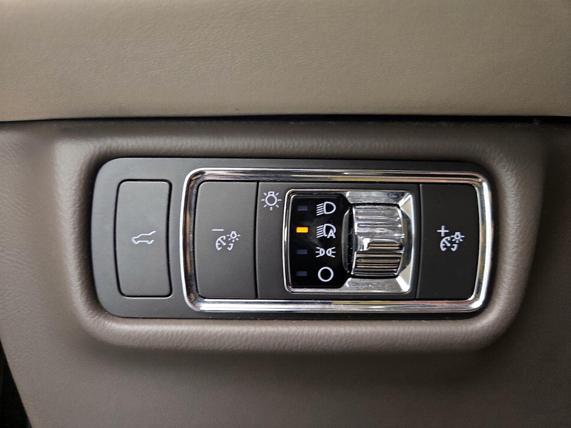 Thumbnail: 2022 Lincoln Aviator - 13