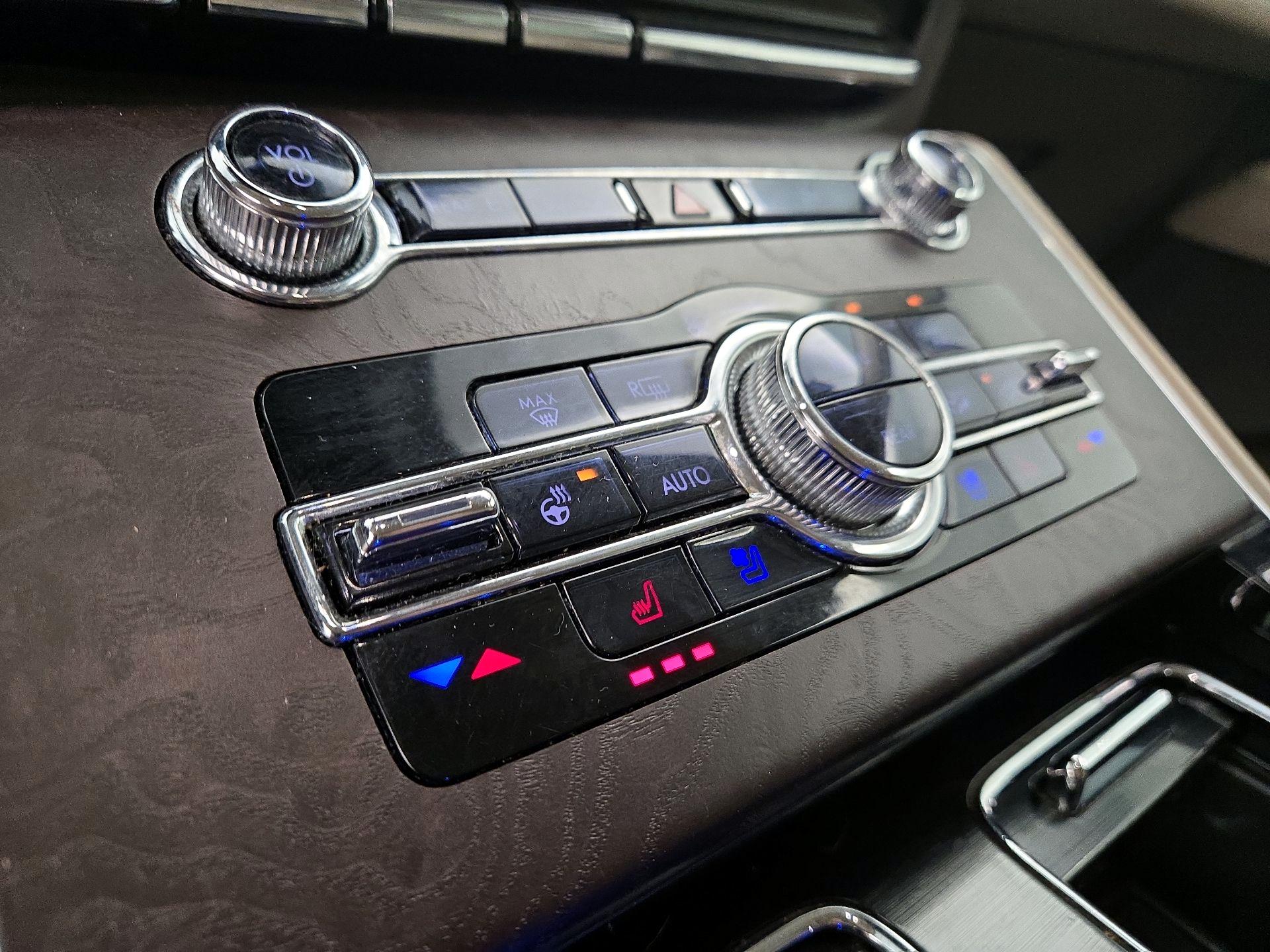 Thumbnail: 2022 Lincoln Aviator - 17