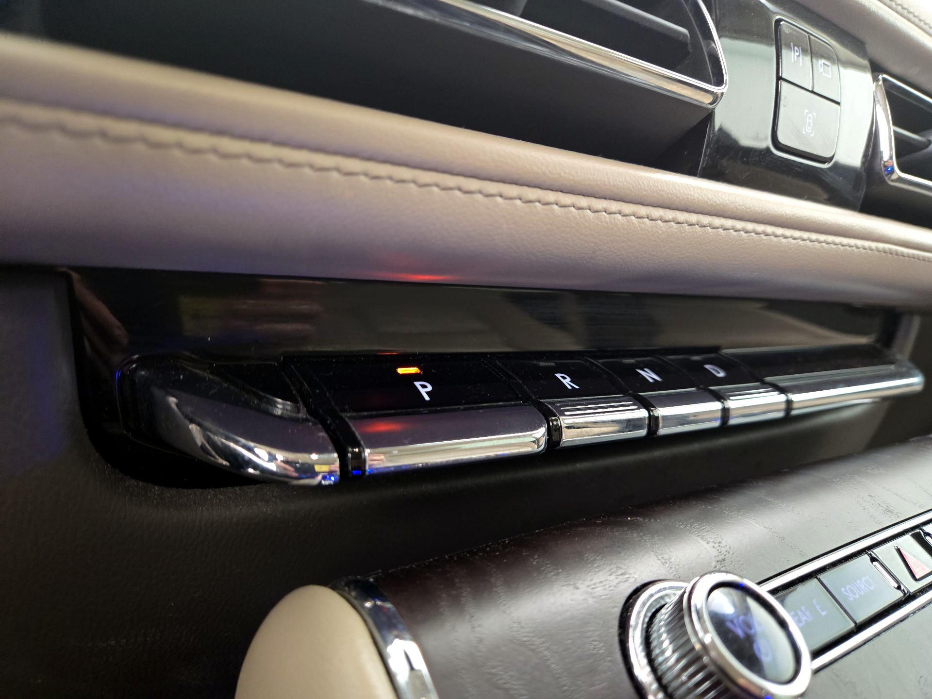 Thumbnail: 2022 Lincoln Aviator - 18