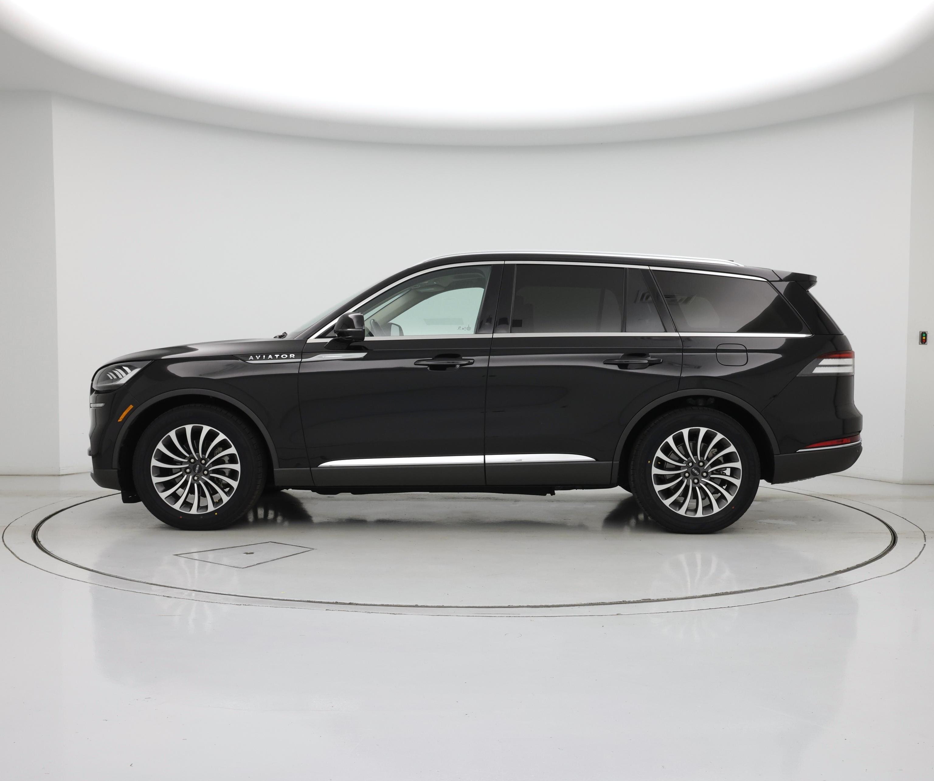 Thumbnail: 2022 Lincoln Aviator - 3