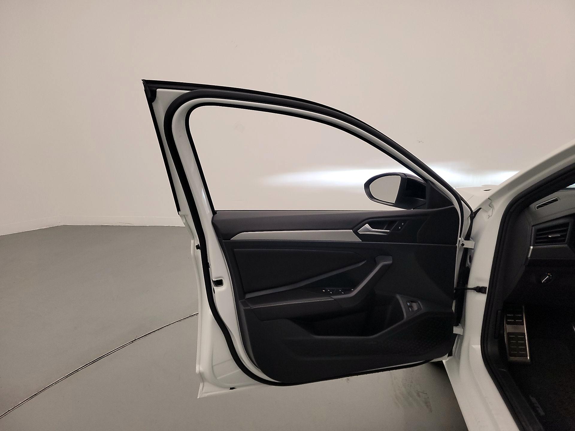 Thumbnail: 2023 Volkswagen Jetta - 12