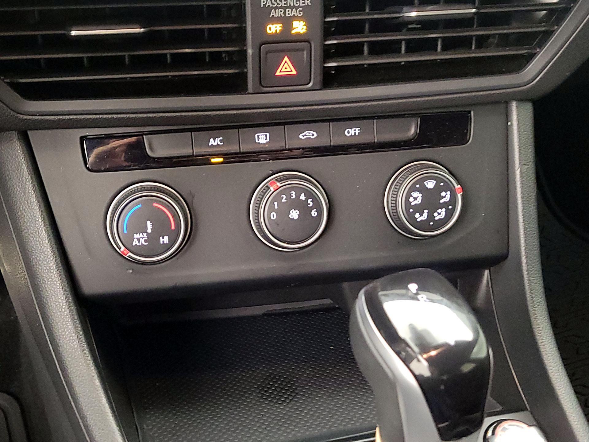 Thumbnail: 2023 Volkswagen Jetta - 16