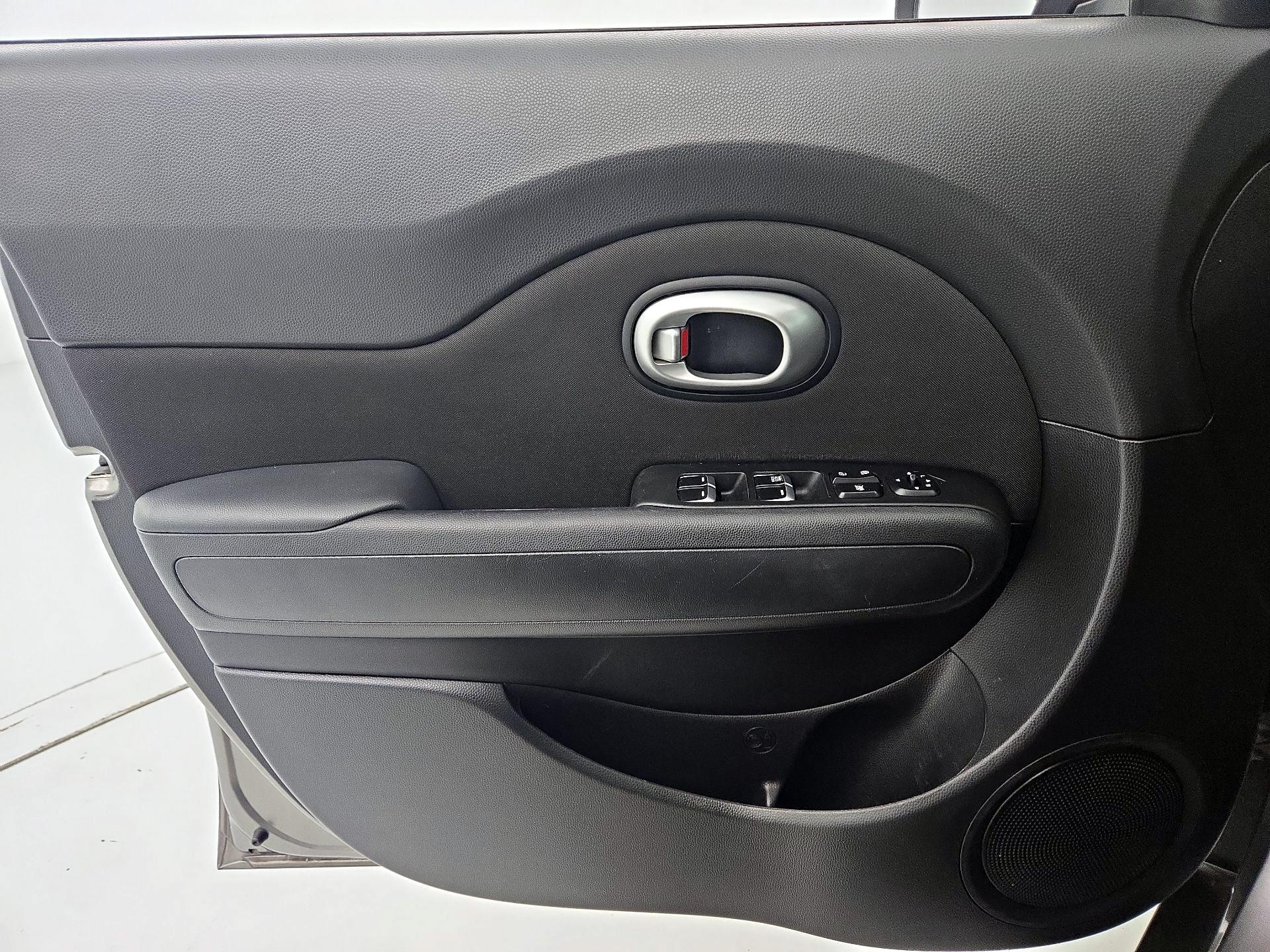 Thumbnail: 2018 Kia Soul - 12