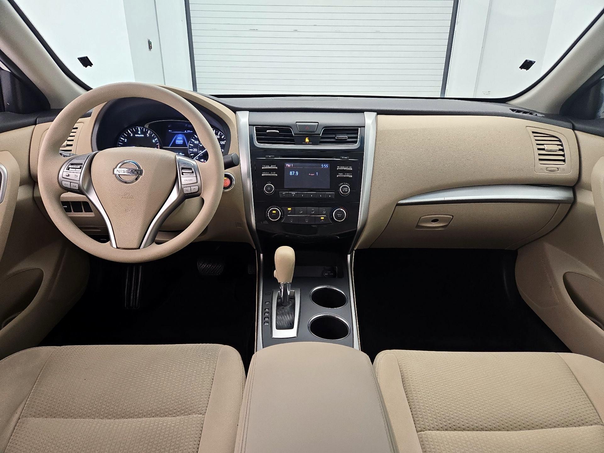 Thumbnail: 2015 Nissan Altima - 9