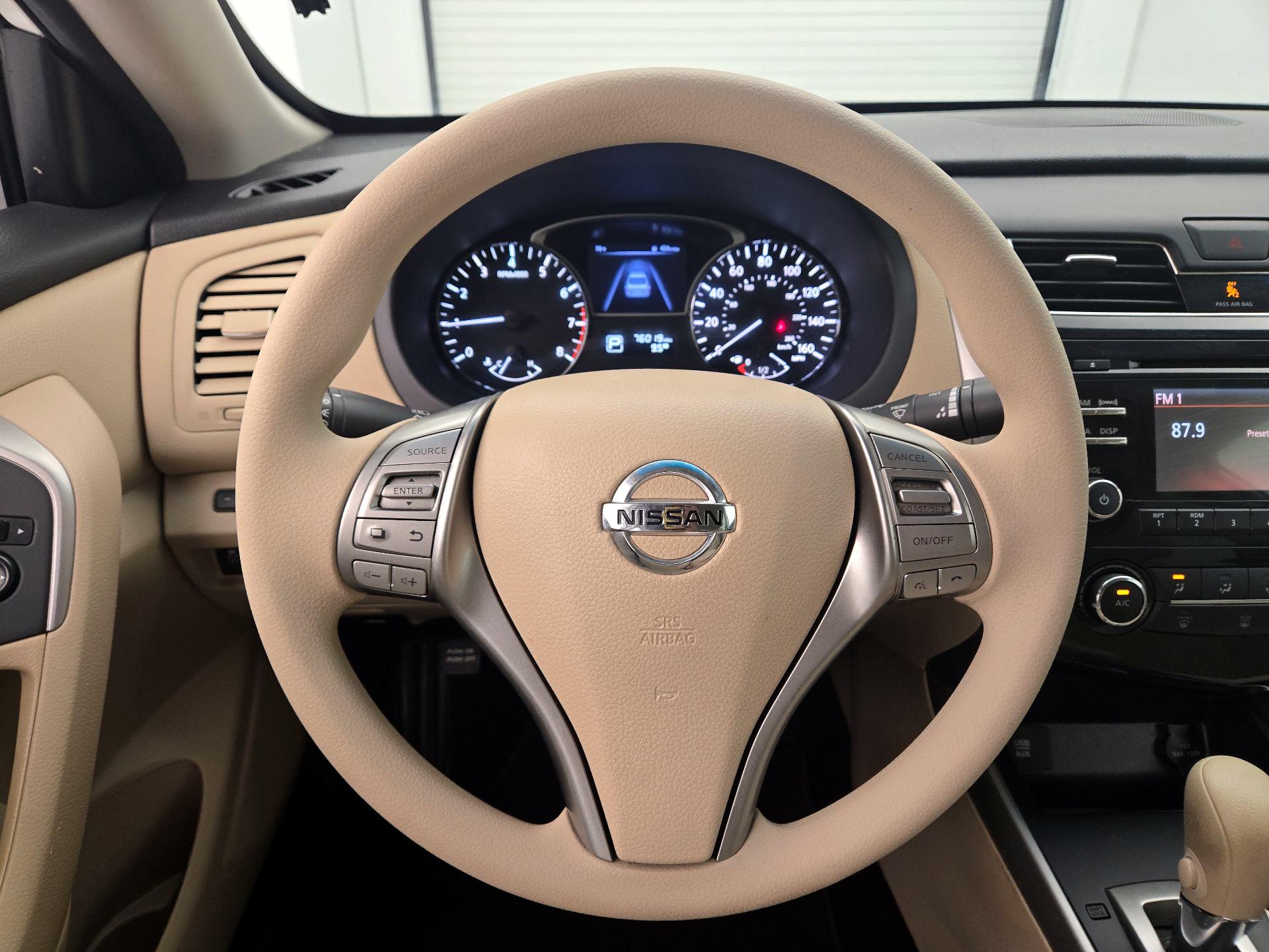 Thumbnail: 2015 Nissan Altima - 10