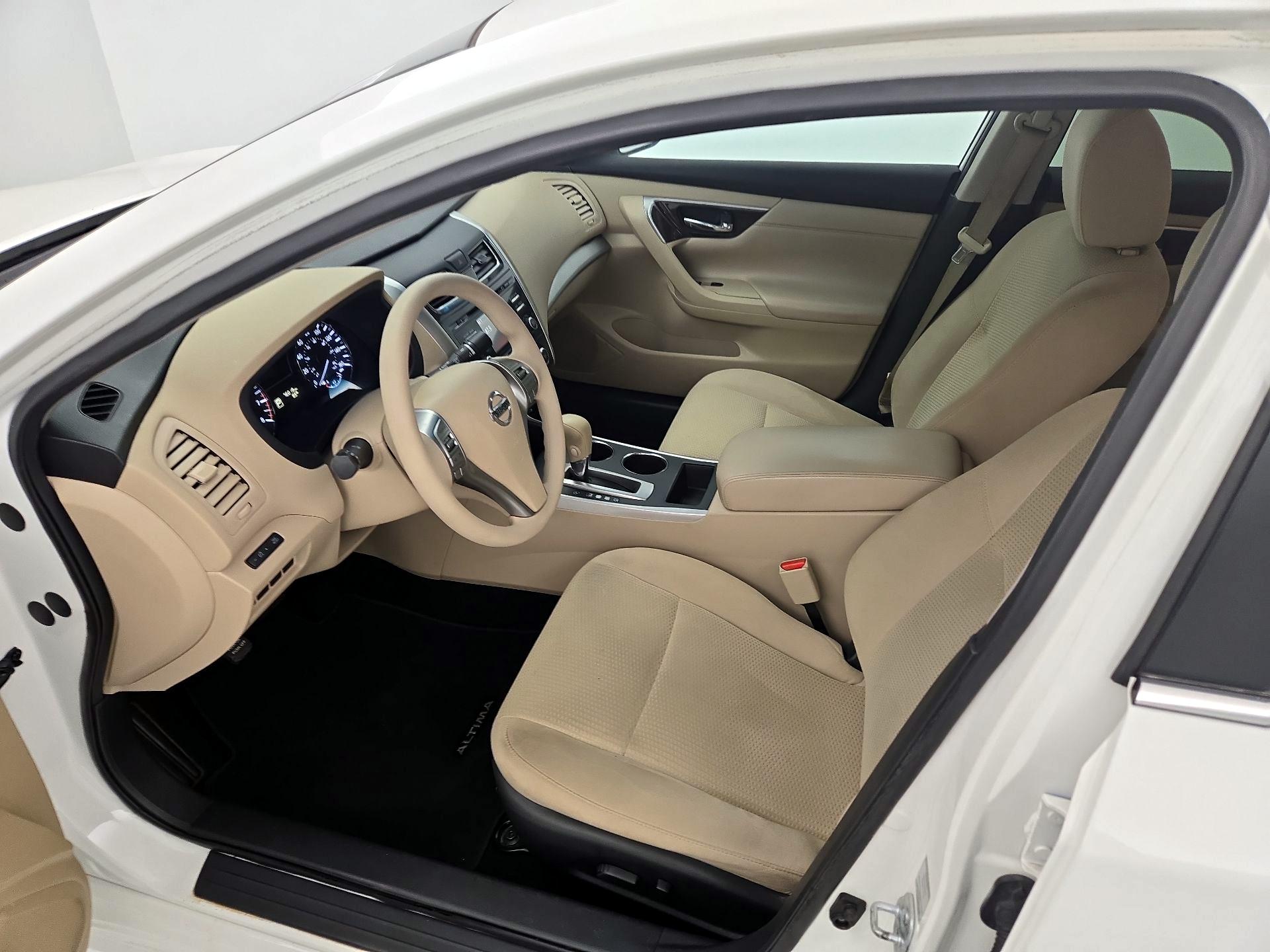 Thumbnail: 2015 Nissan Altima - 11