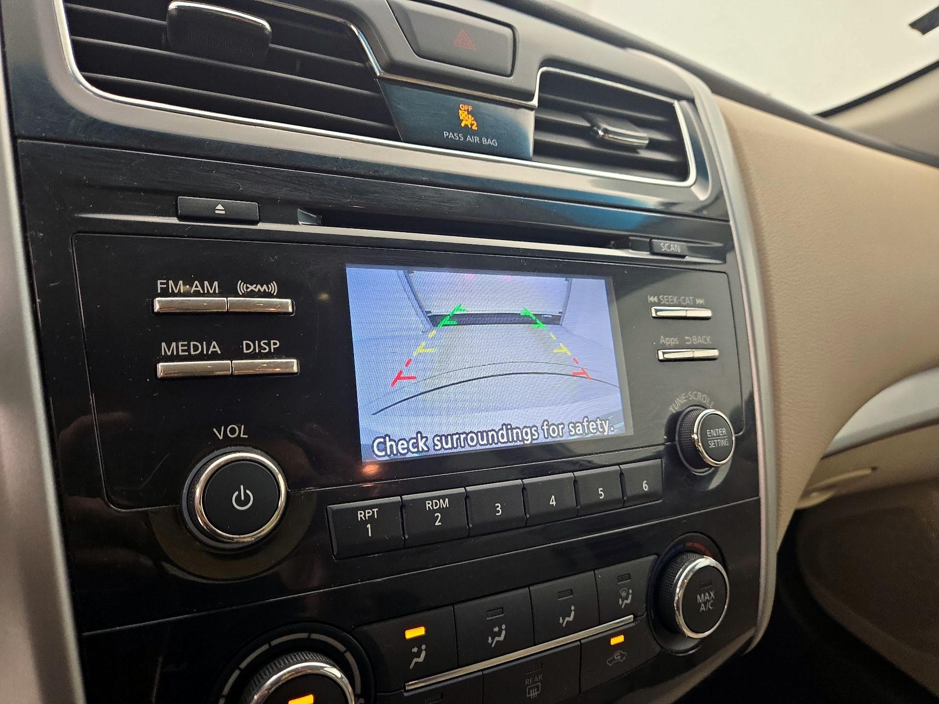 Thumbnail: 2015 Nissan Altima - 14