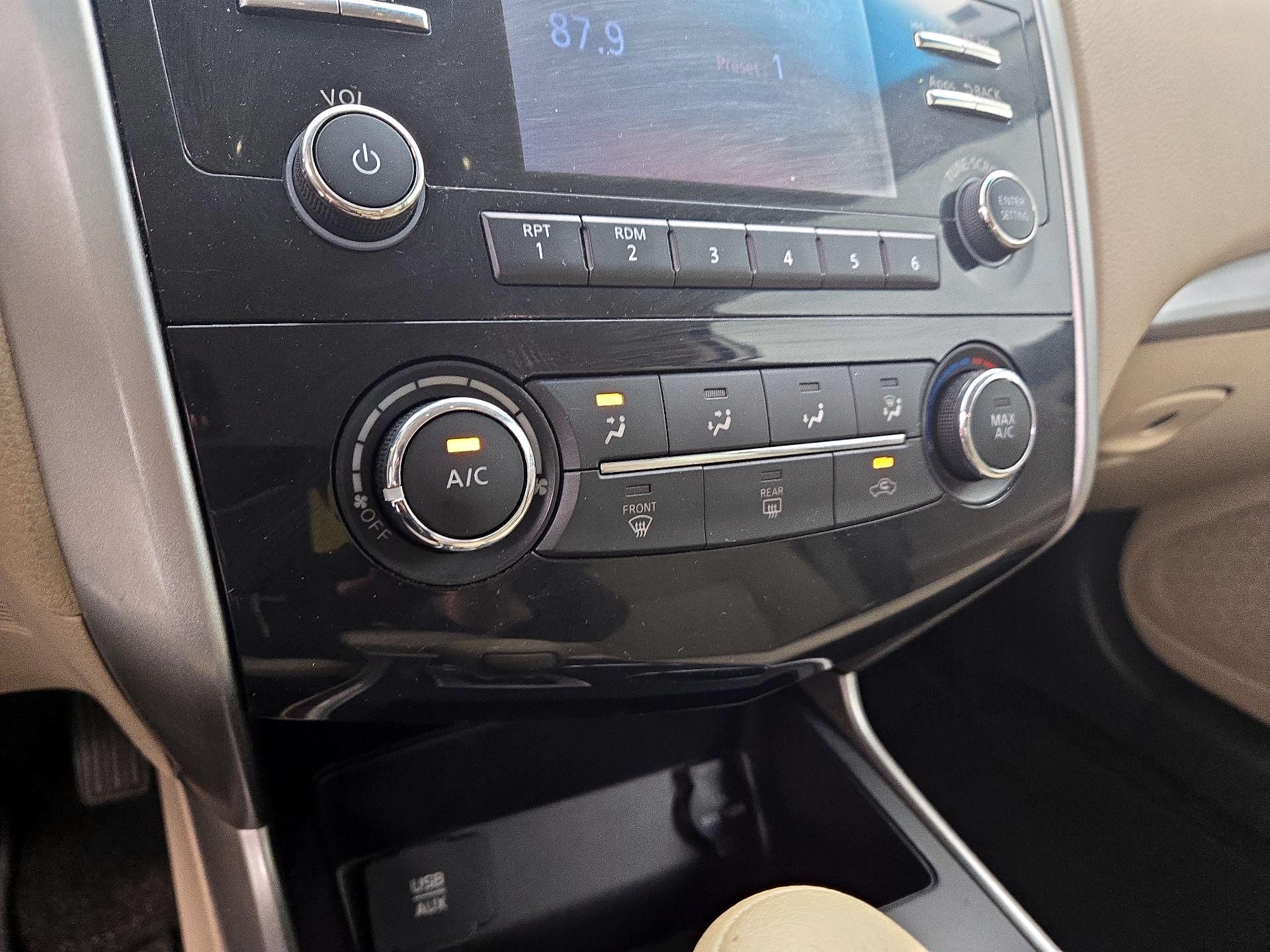 Thumbnail: 2015 Nissan Altima - 16