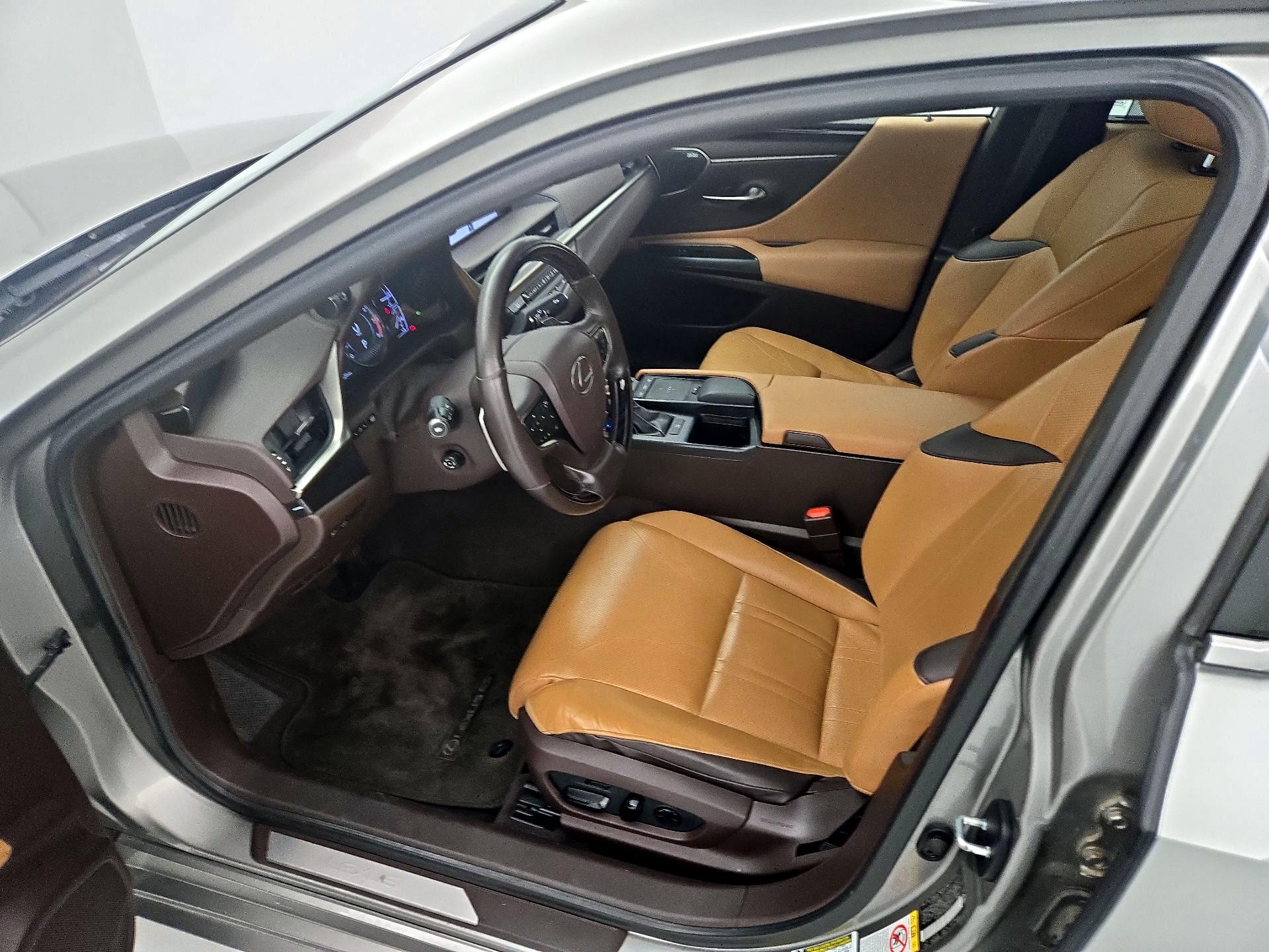 Thumbnail: 2019 Lexus ES - 11