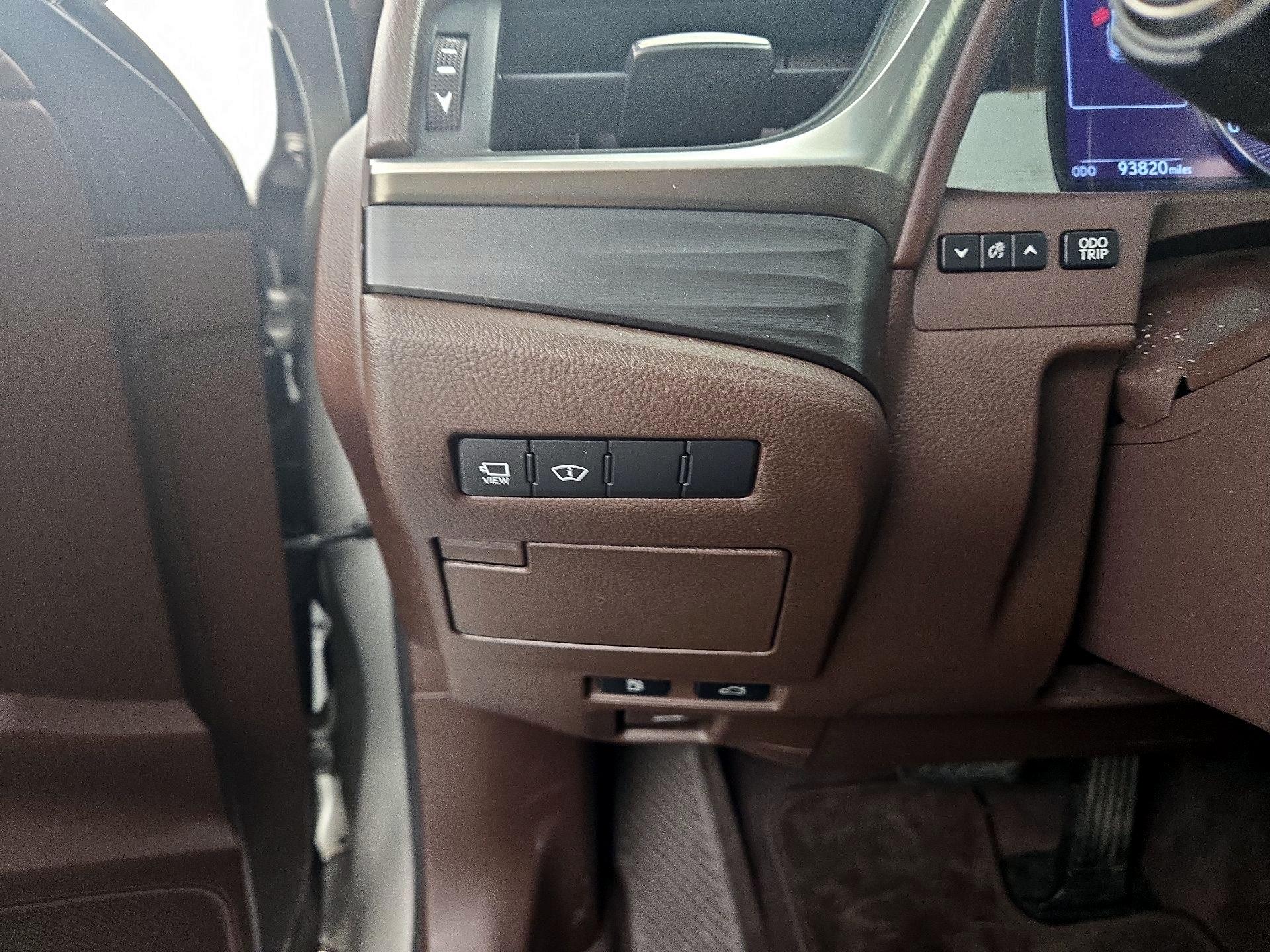 Thumbnail: 2019 Lexus ES - 13