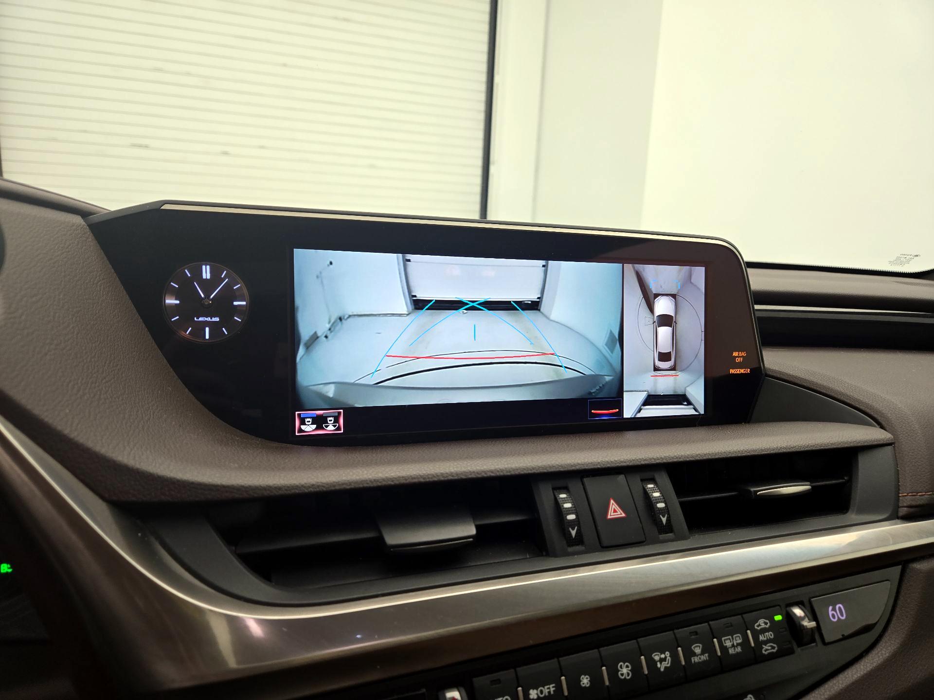 Thumbnail: 2019 Lexus ES - 15
