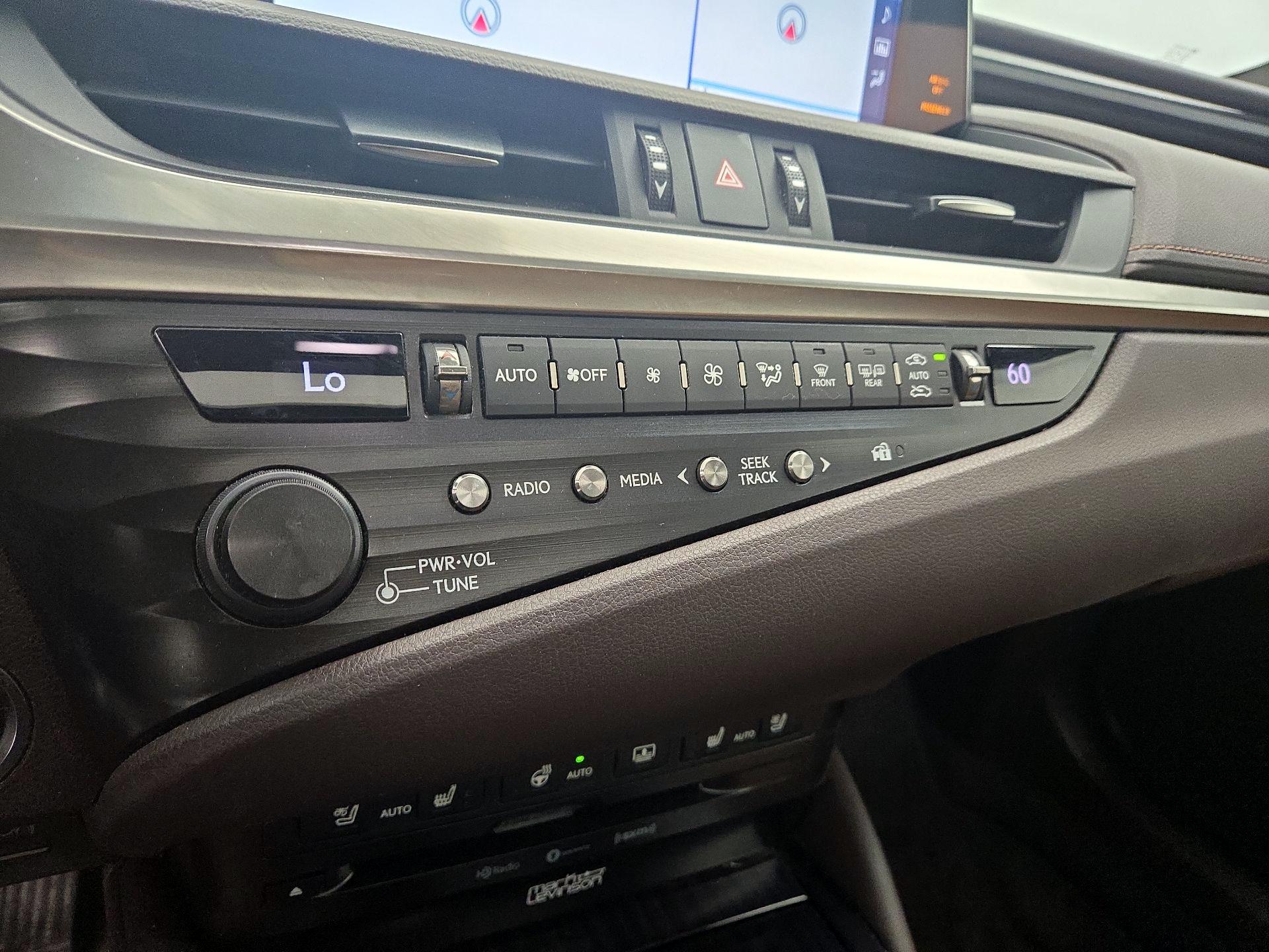 Thumbnail: 2019 Lexus ES - 17