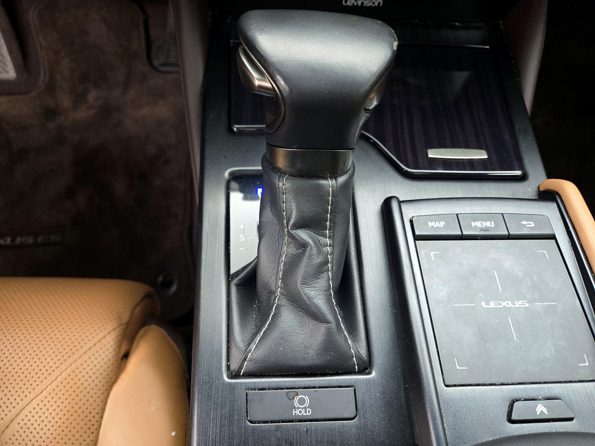 Thumbnail: 2019 Lexus ES - 18