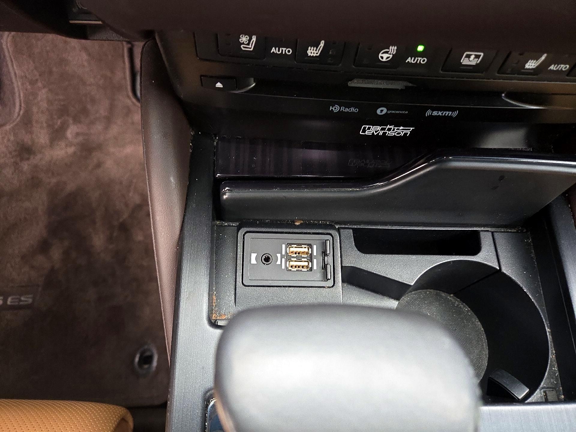 Thumbnail: 2019 Lexus ES - 19