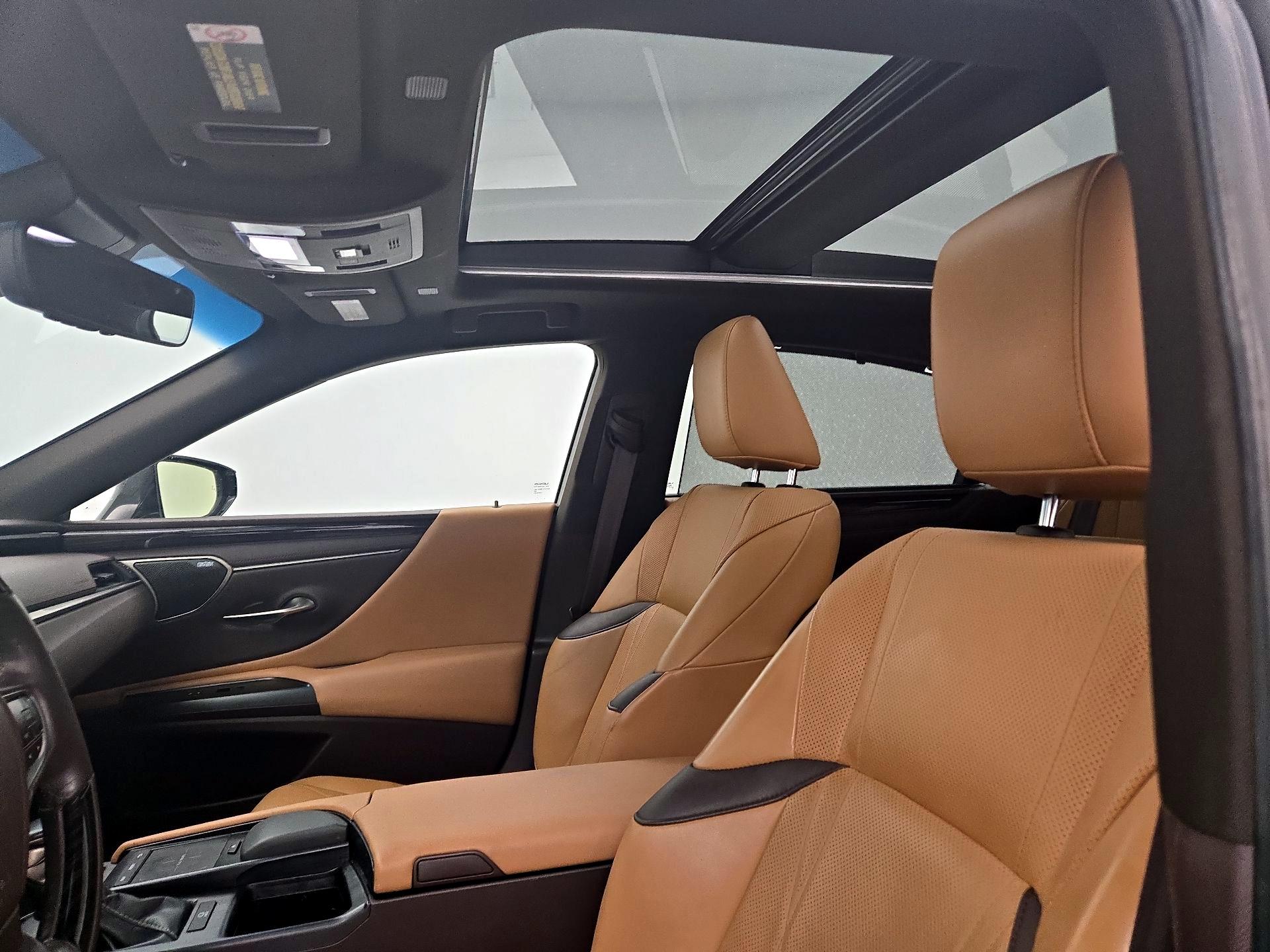 Thumbnail: 2019 Lexus ES - 20