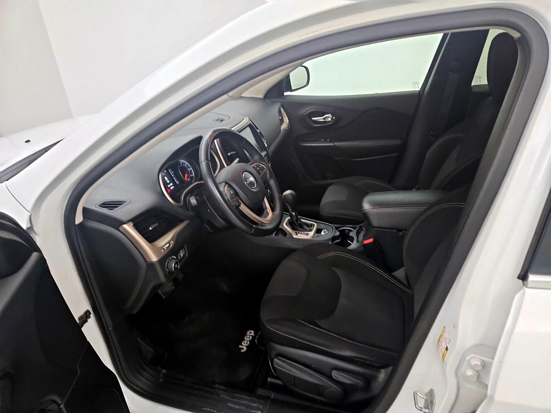 Thumbnail: 2015 Jeep Cherokee - 11