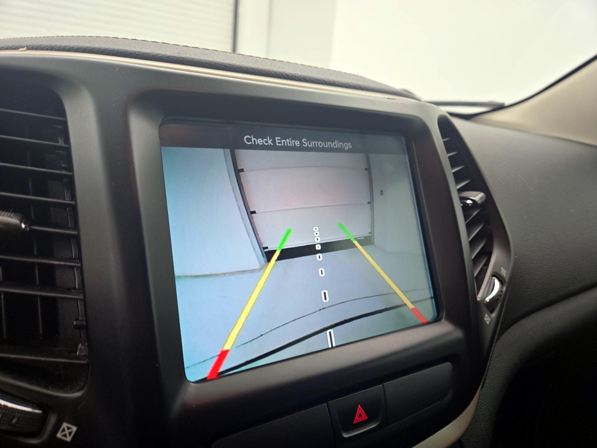 Thumbnail: 2015 Jeep Cherokee - 14