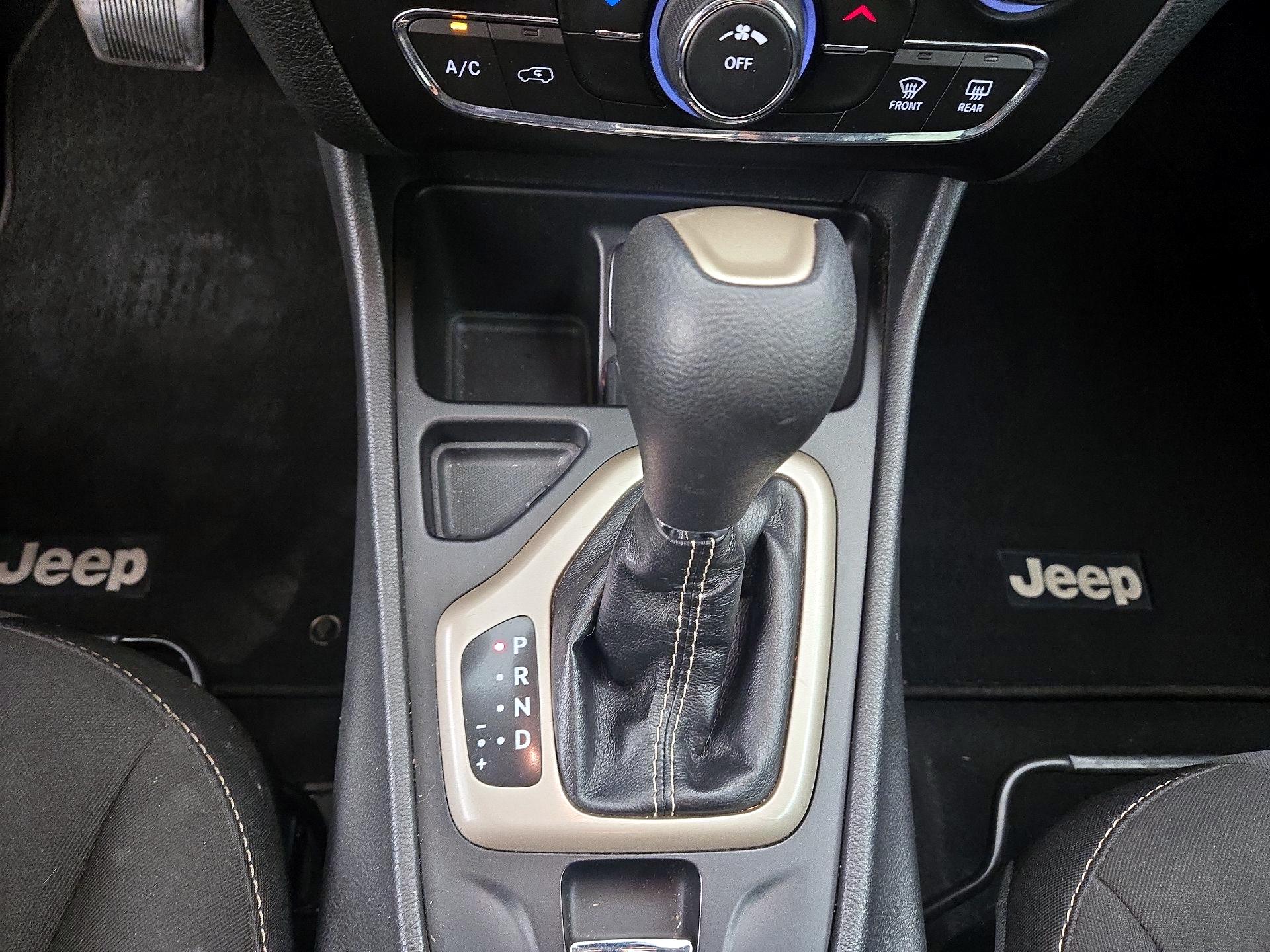 Thumbnail: 2015 Jeep Cherokee - 17